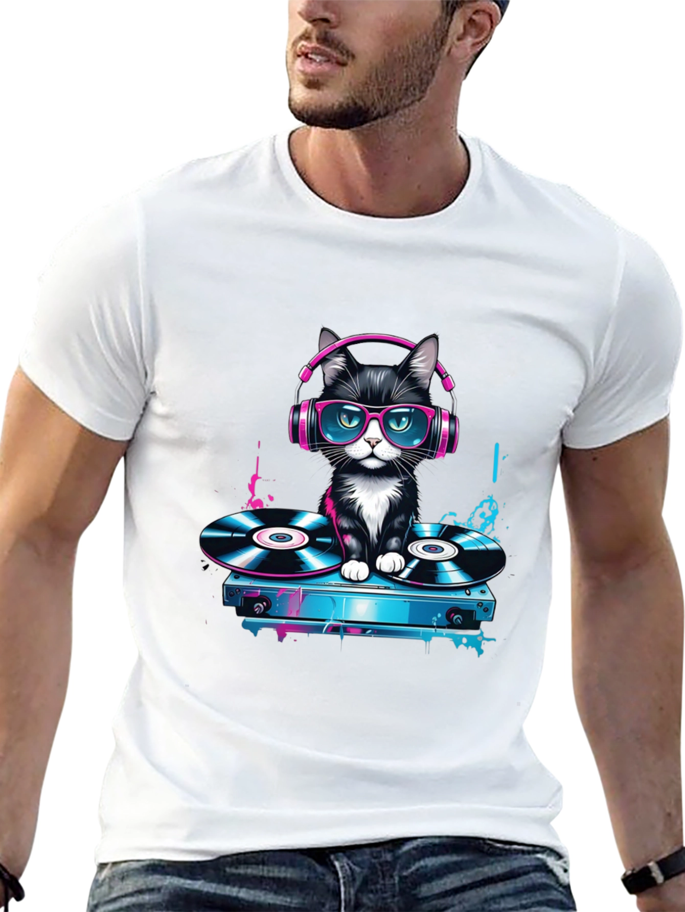 Camiseta Negra con Gato DJ Neón