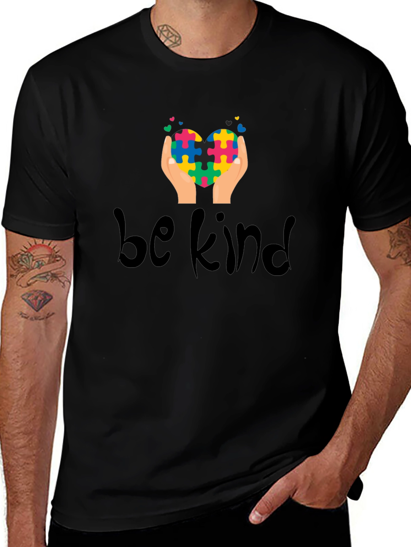 Camiseta Negra Be Kind Corazón Puzzle