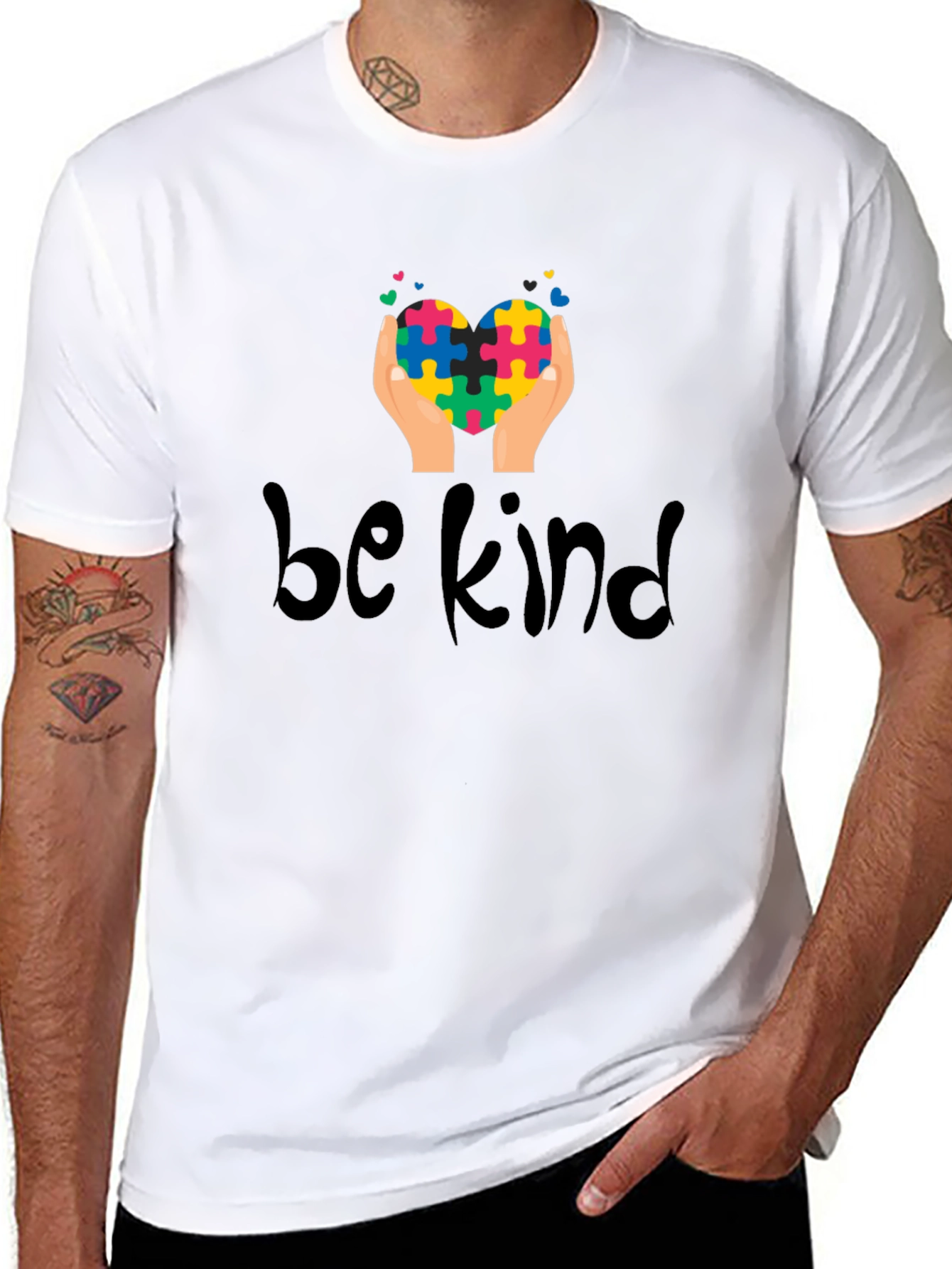 Camiseta Negra Be Kind Corazón Puzzle