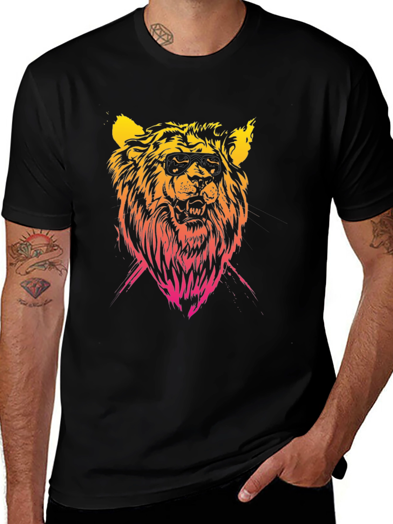 Camiseta Negra con León Degradado