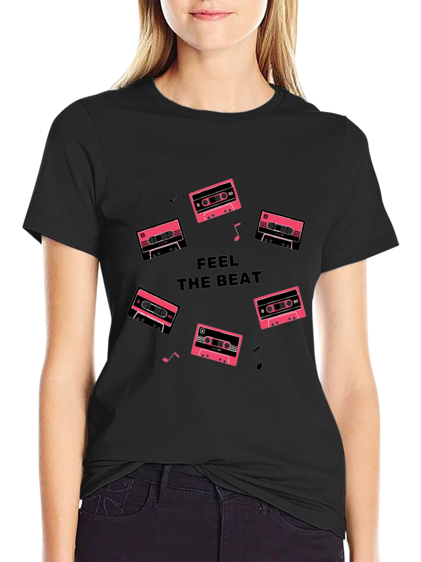 Camiseta Negra Feel the Beat con Casetes Retro