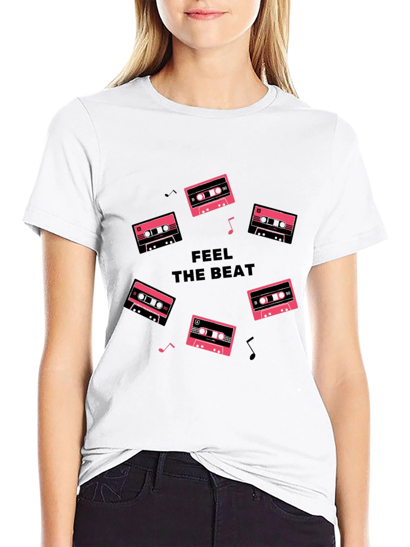 Camiseta Negra Feel the Beat con Casetes Retro