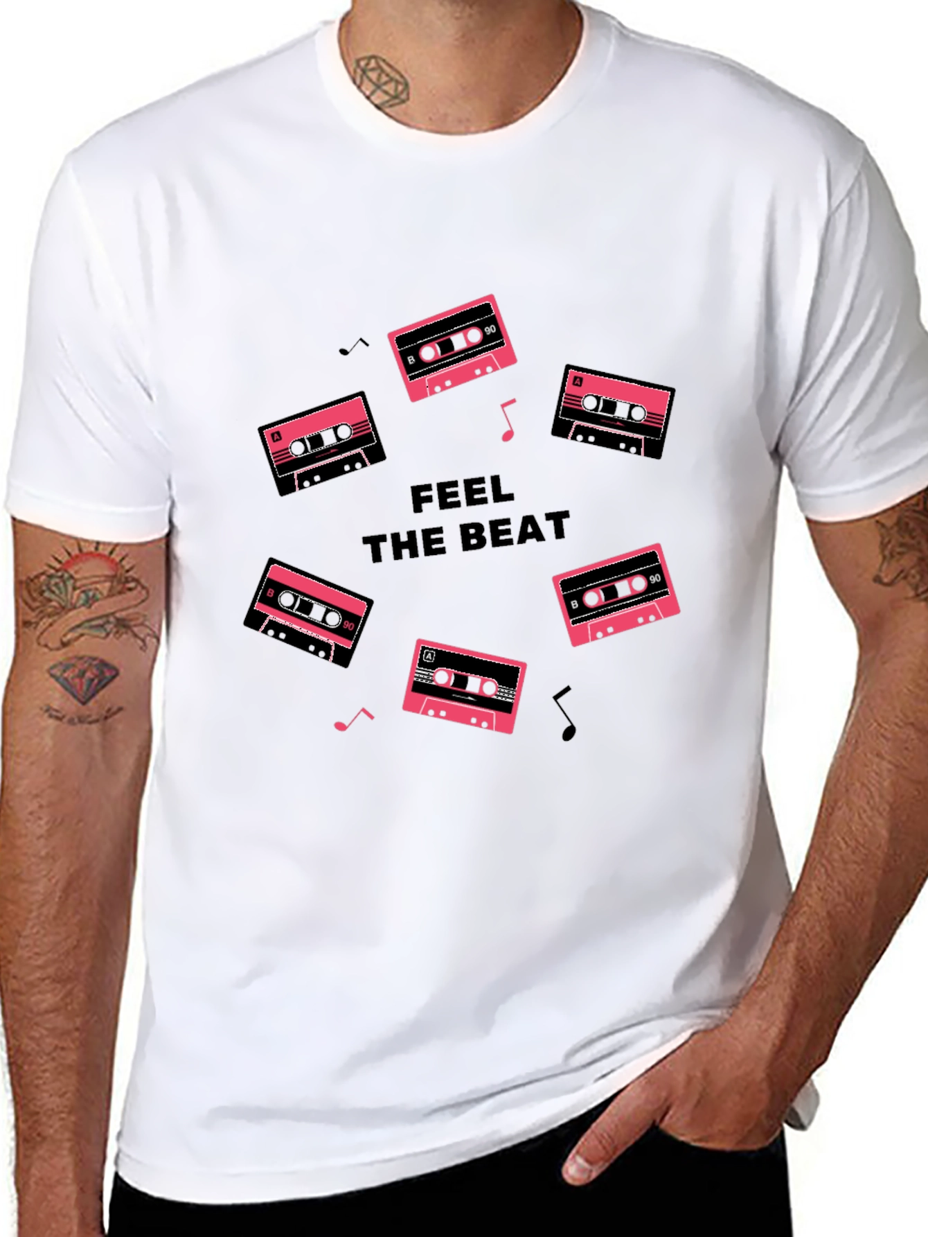 Camiseta Negra Feel the Beat con Casetes Retro