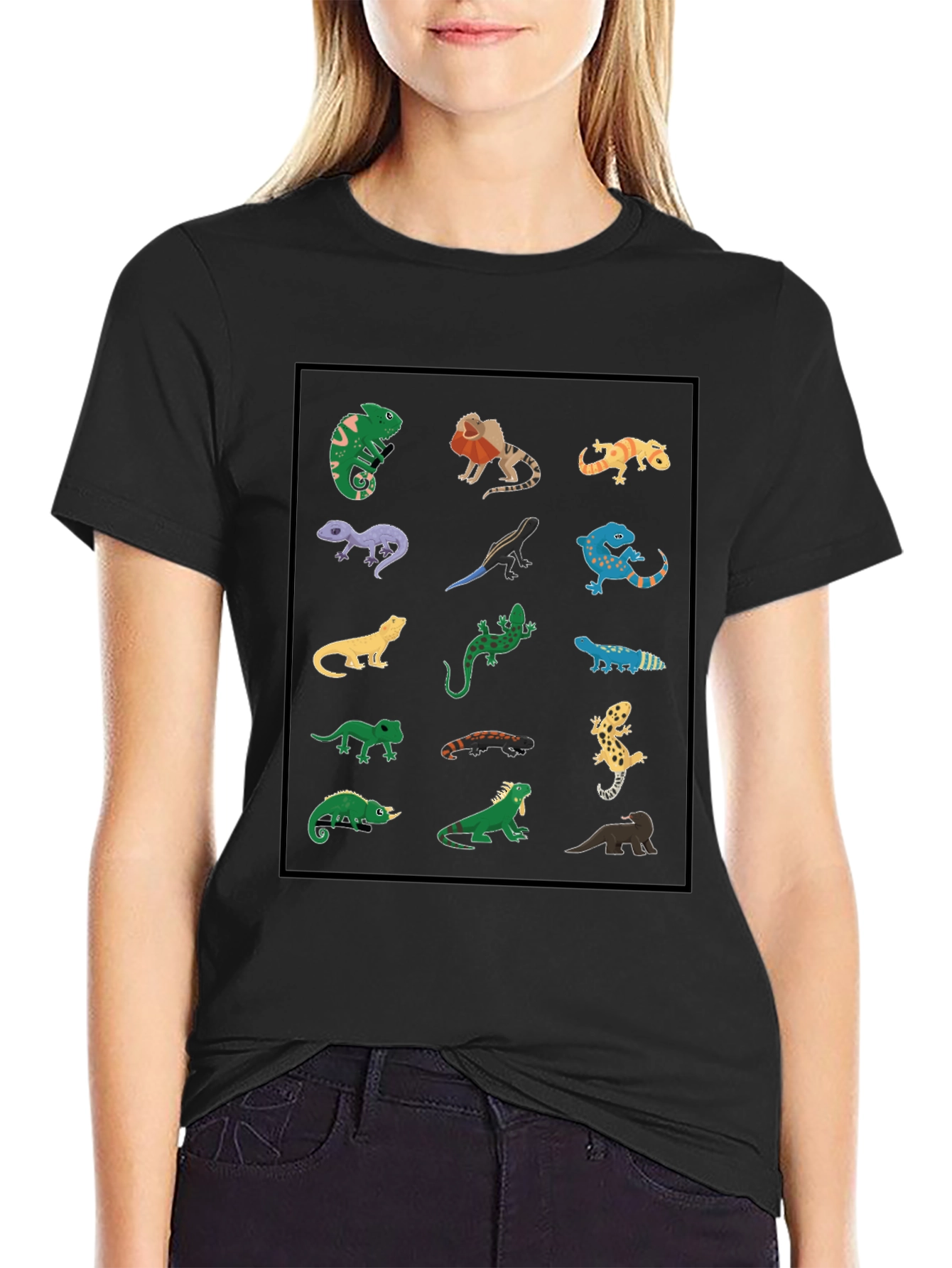 Camiseta Negra con Diseño de Reptiles