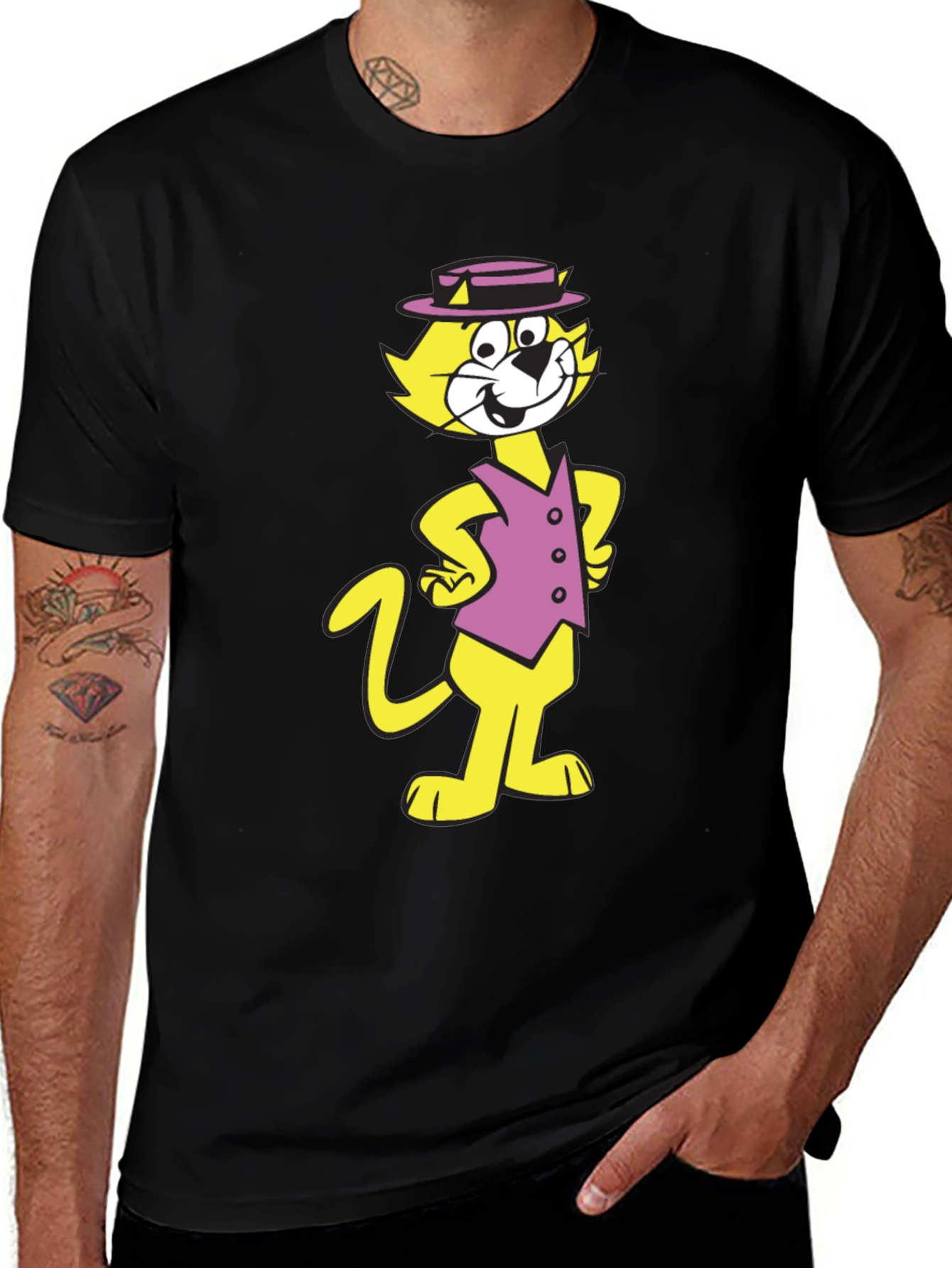 Camiseta Negra con Diseño de Gato Animado