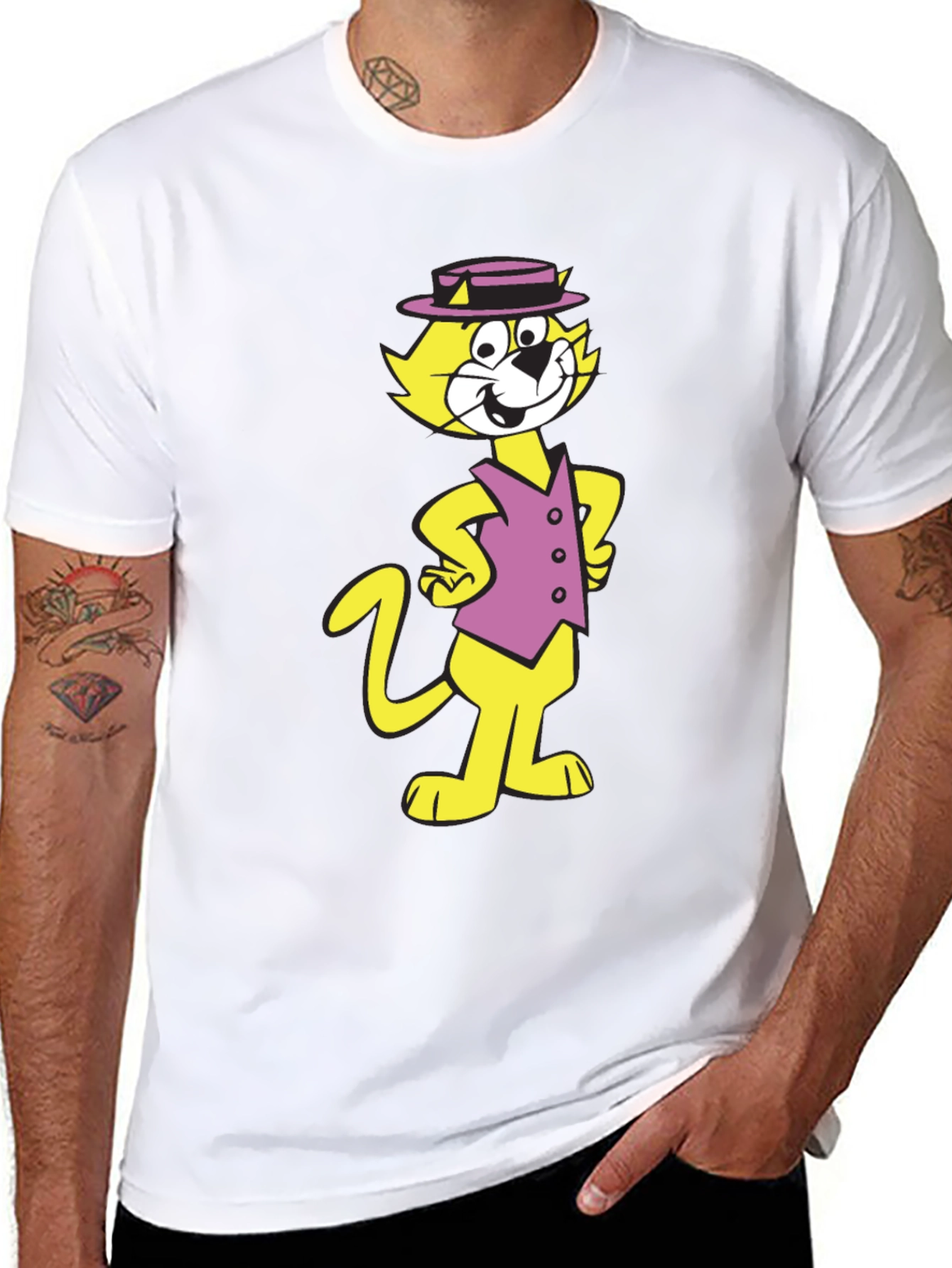 Camiseta Negra con Diseño de Gato Animado