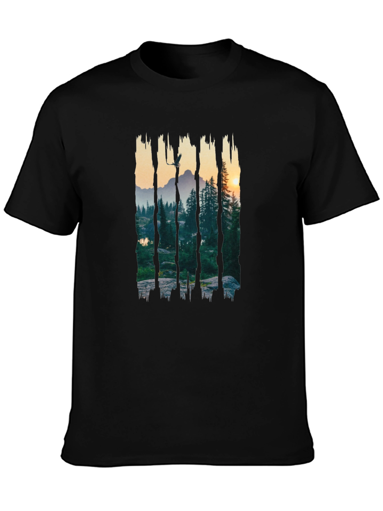 Camiseta Negra: Paisaje Montañoso al Atardecer