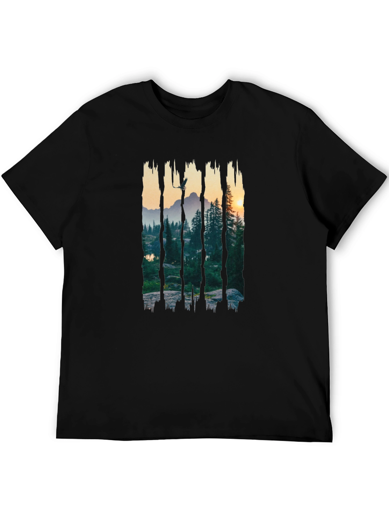 Camiseta Negra: Paisaje Montañoso al Atardecer