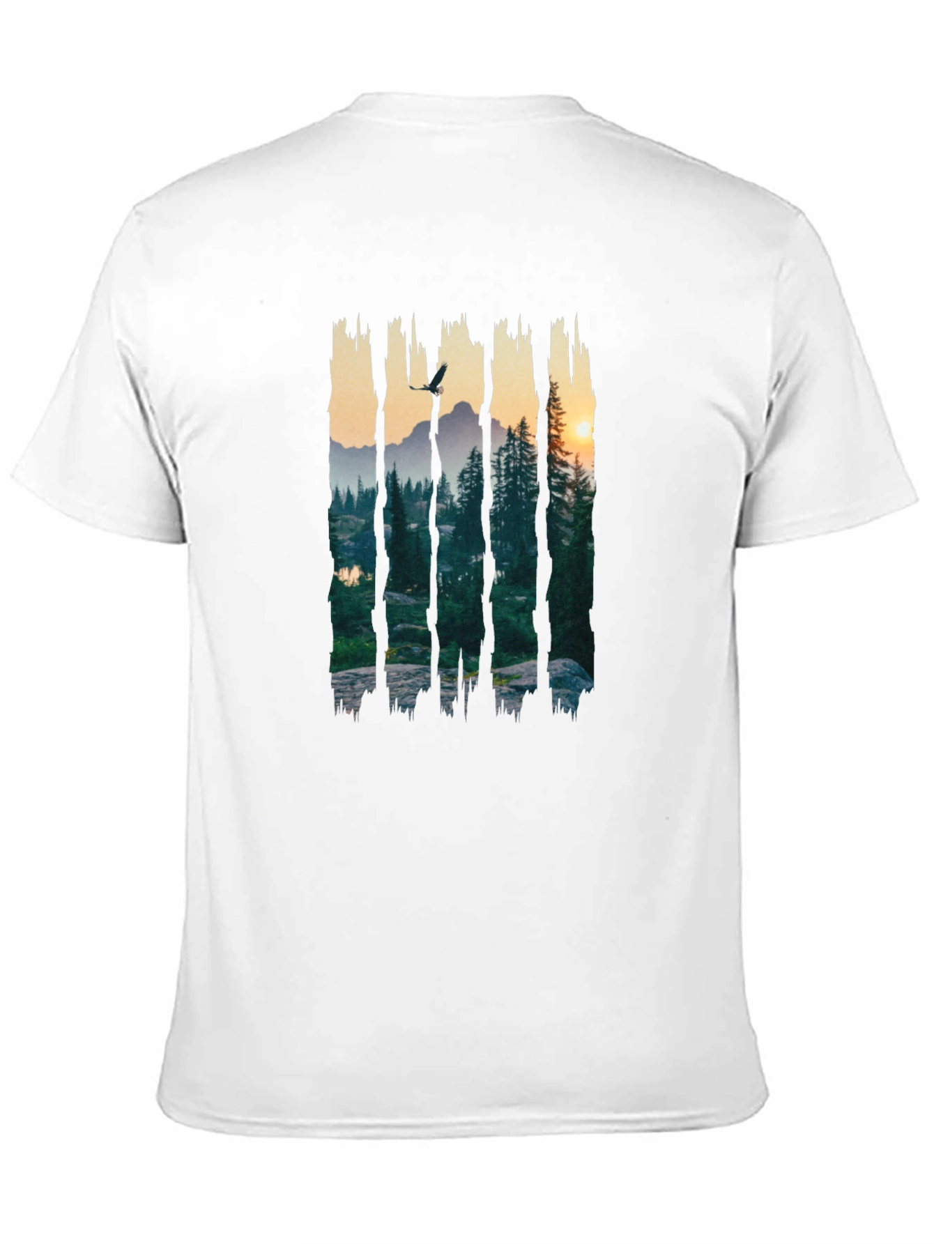 Camiseta Negra: Paisaje Montañoso al Atardecer