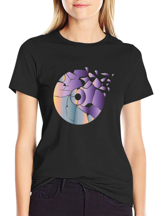 Camiseta Negra con Diseño Gráfico Abstracto de Disco Roto