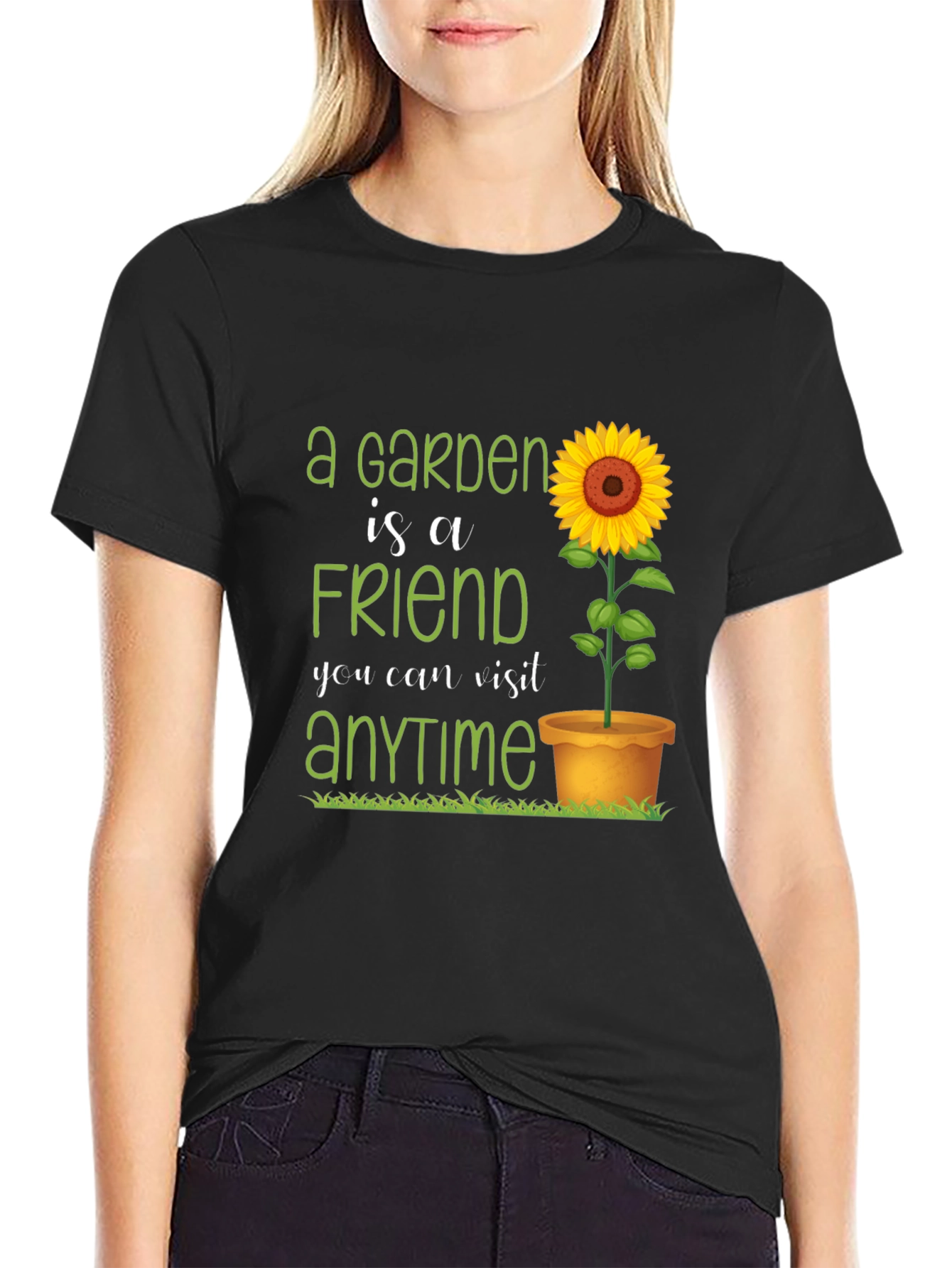 Camiseta Negra con Diseño de Jardín y Girasol