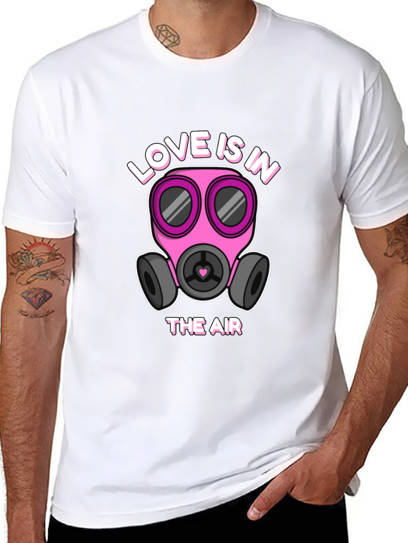 Camiseta Negra con Diseño Romántico de Mascarilla