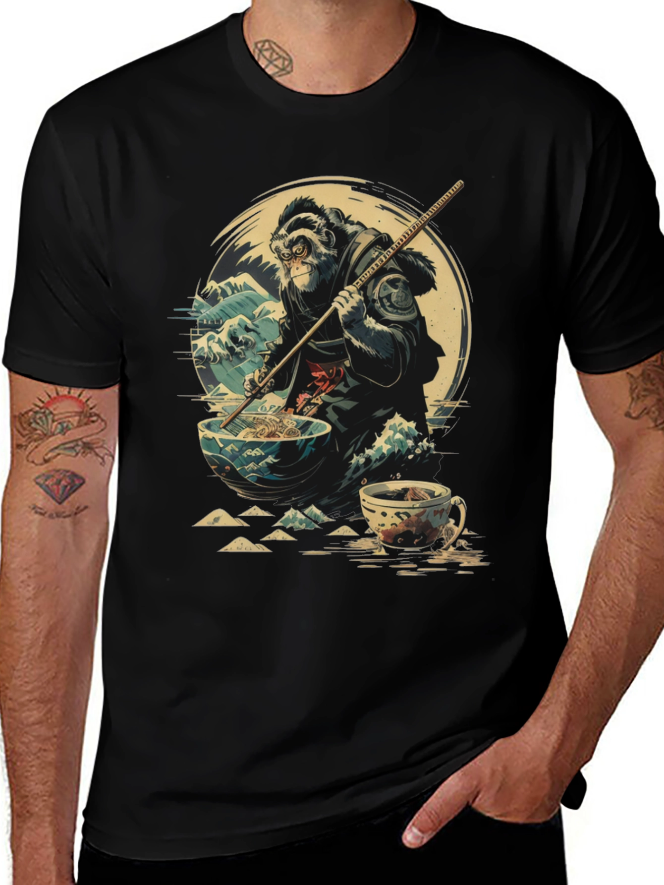 Camiseta Negra Estampada: Mono Samurai Ramen