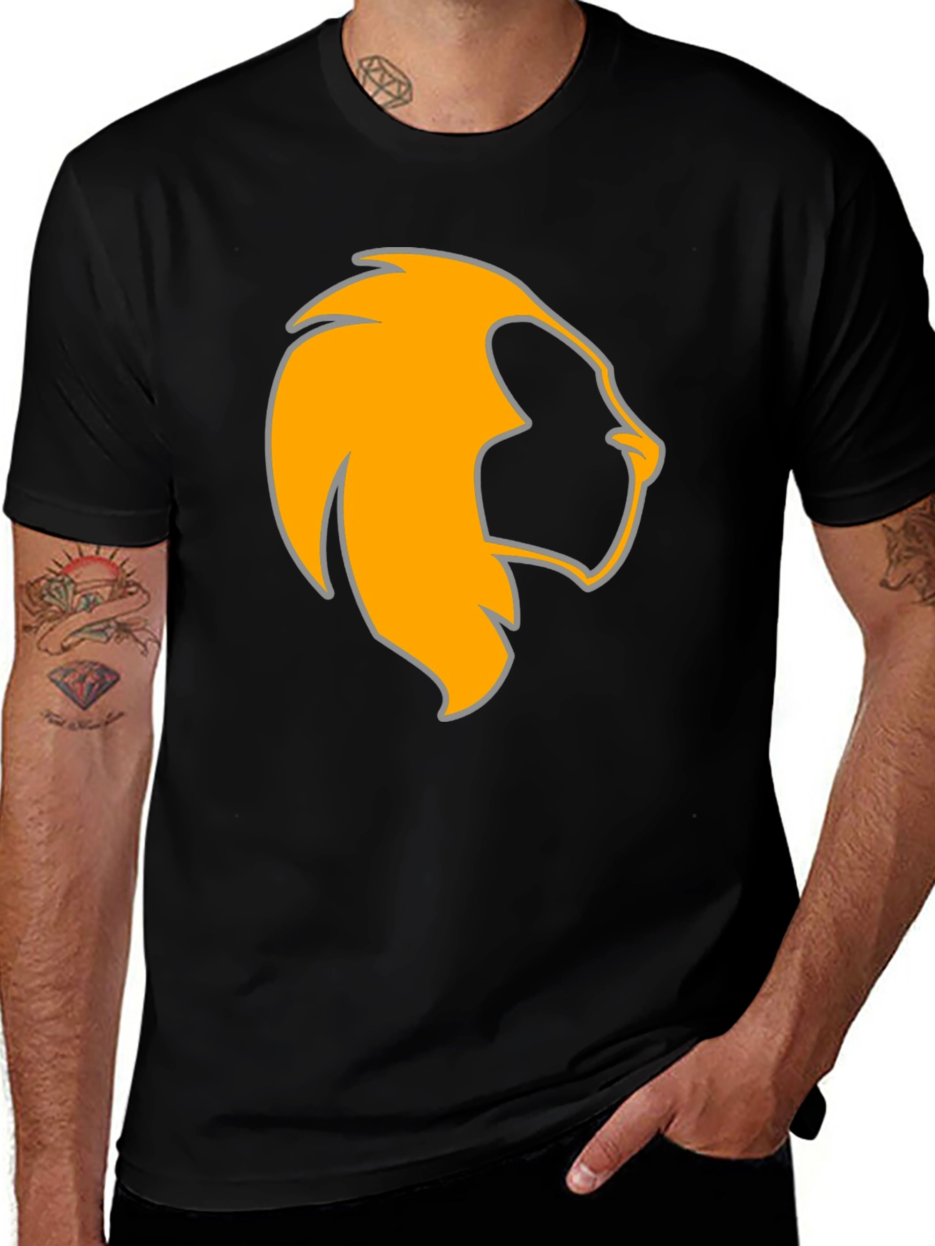 Camiseta Negra con León Naranja Estilizado