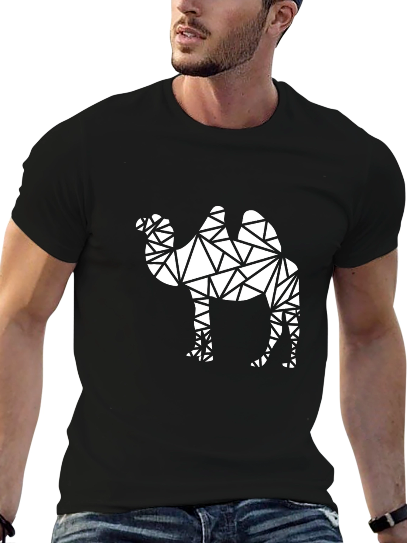 Camiseta Negra con Diseño Geométrico de Camello