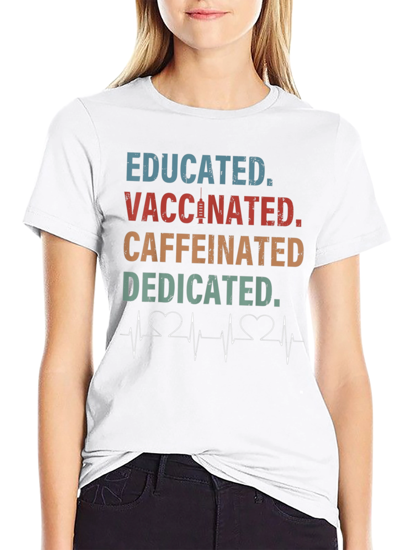 Camiseta Educada Vacunada Con Cafeína Dedicada