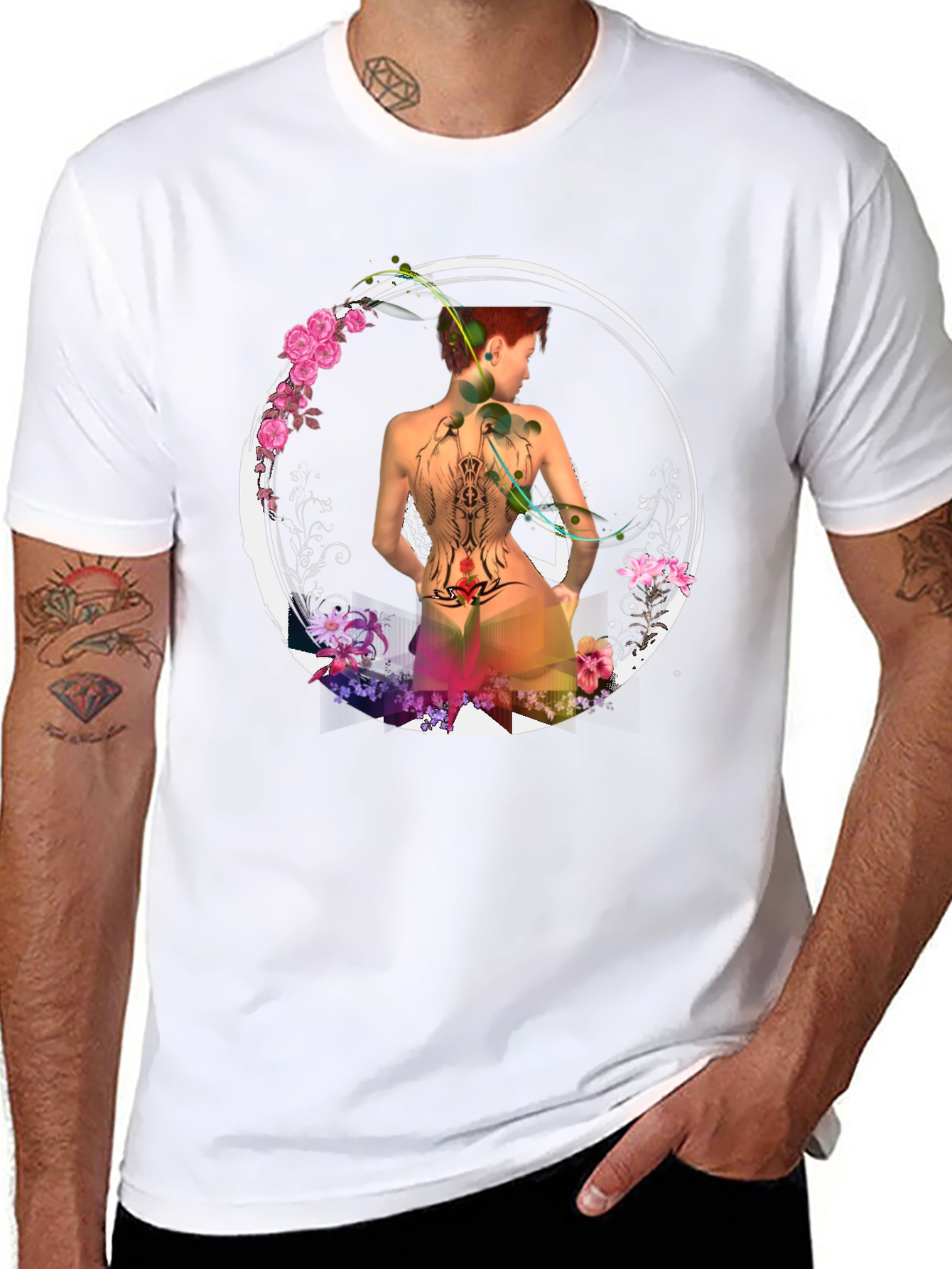 Camiseta Negra con Diseño Floral y Figura Abstracta