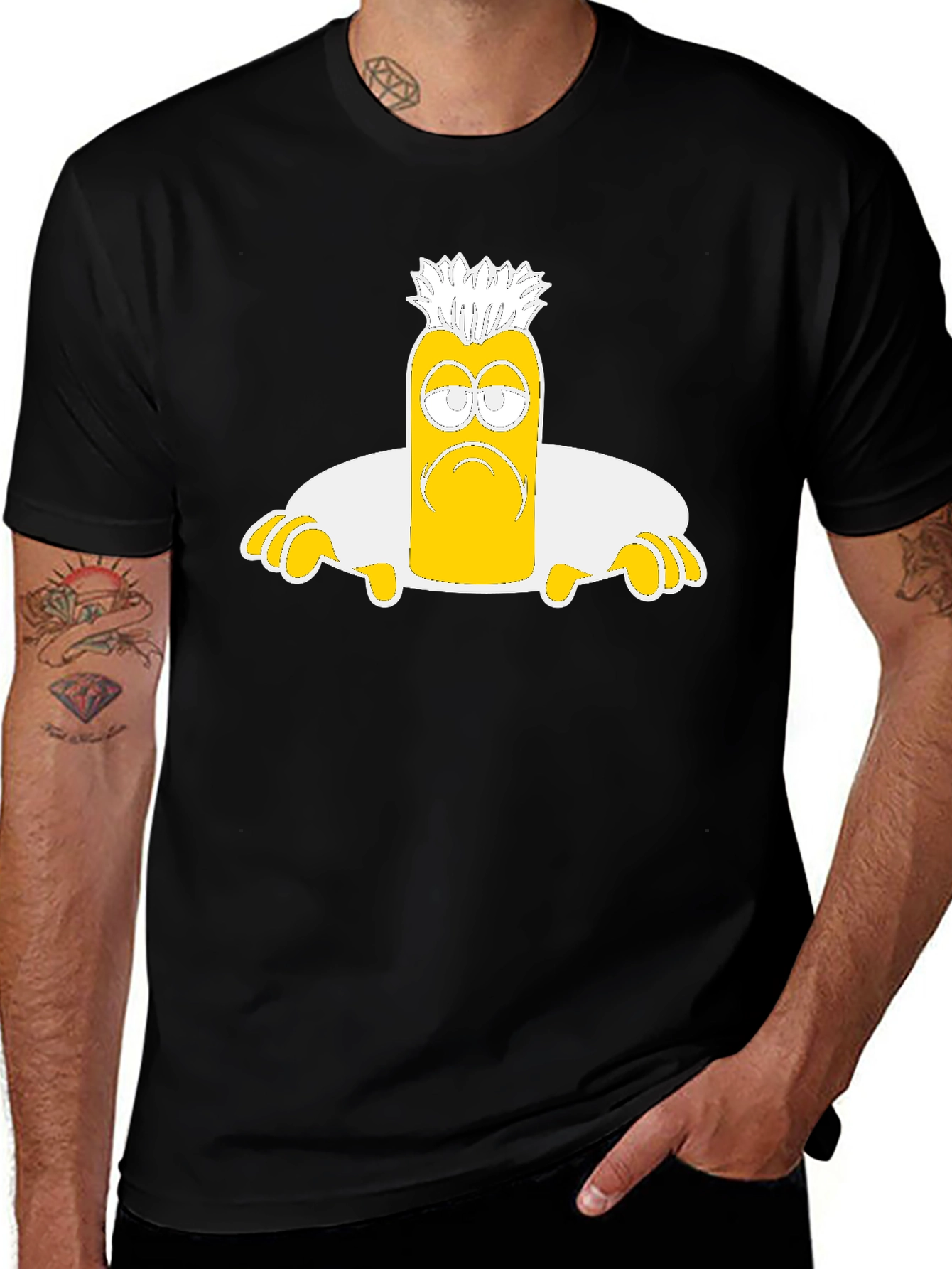 Camiseta Negra con Diseño de Personaje Amarilla Triste