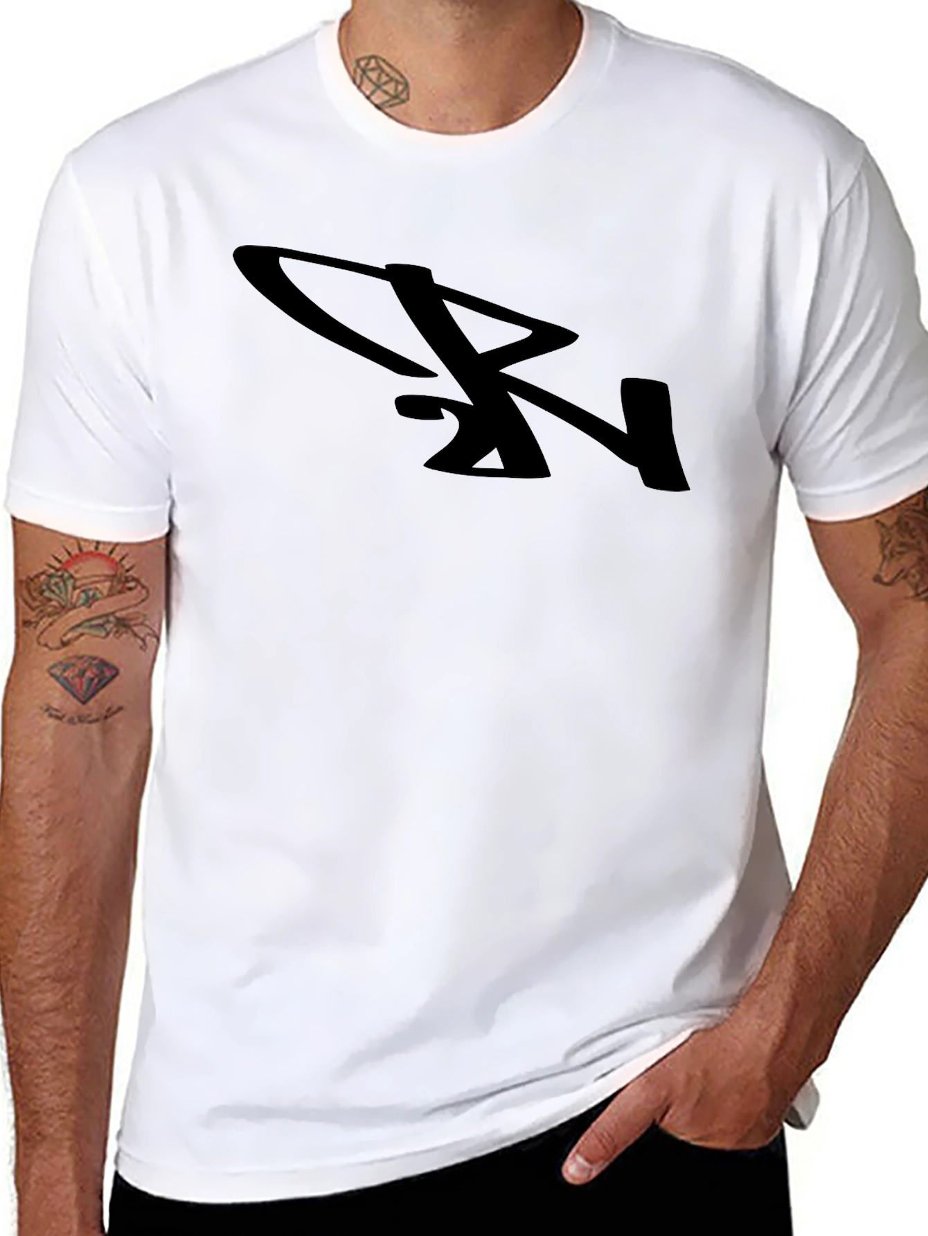 Camiseta Negra con Diseño Abstracto Elegante