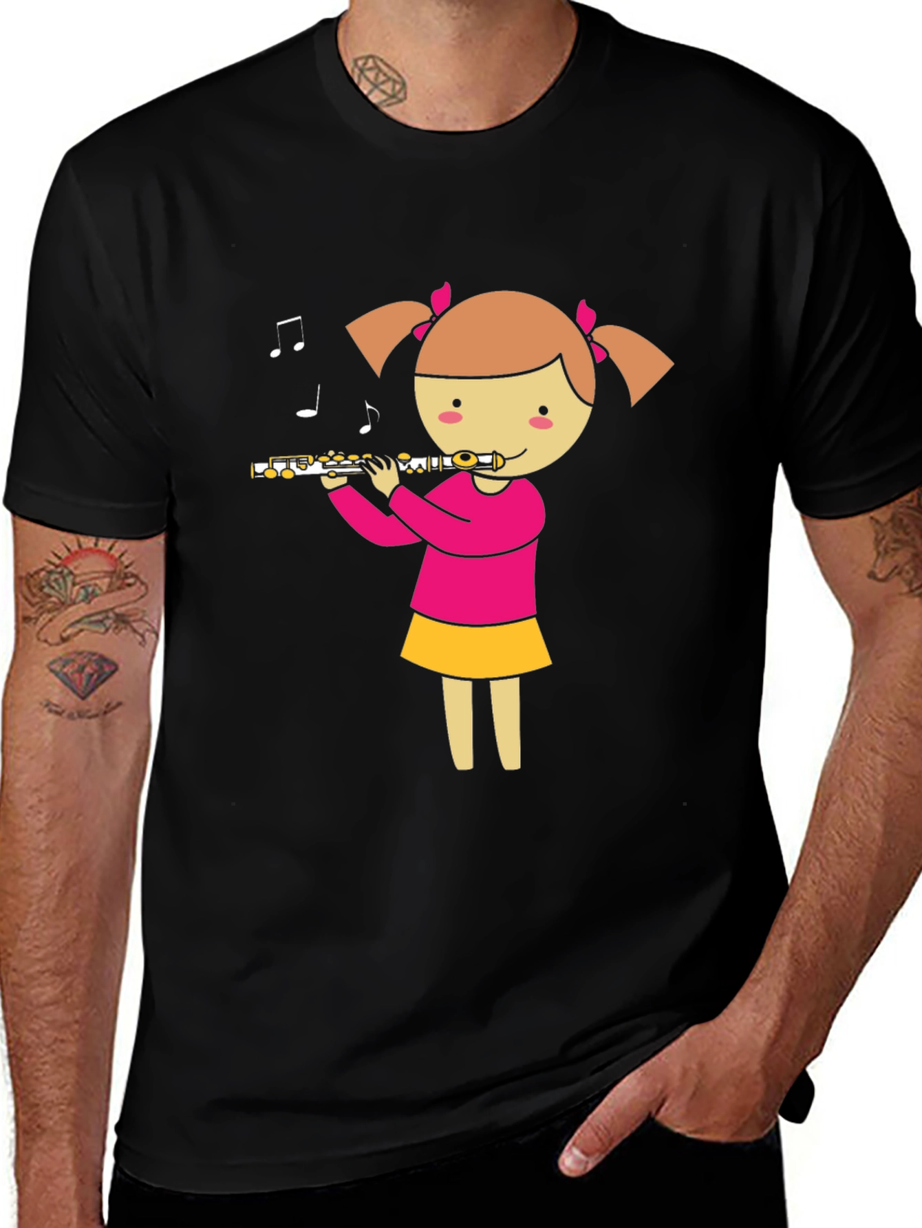 Camiseta Negra con Diseño de Niña Flautista