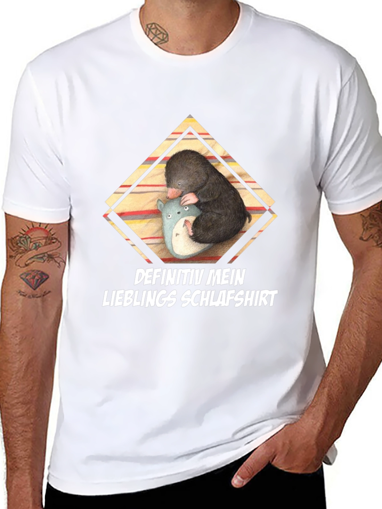 Camiseta Negra con Diseño de Topo Durmiendo
