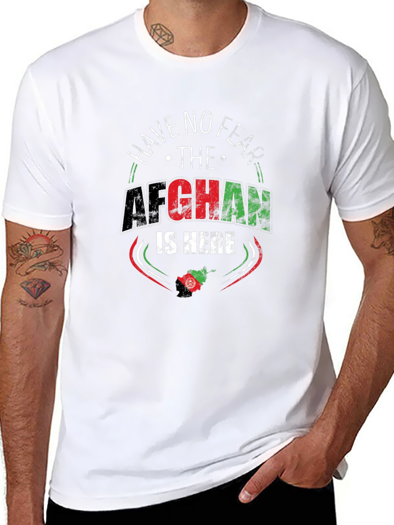 Camiseta Negra con Diseño Afgano Aquí