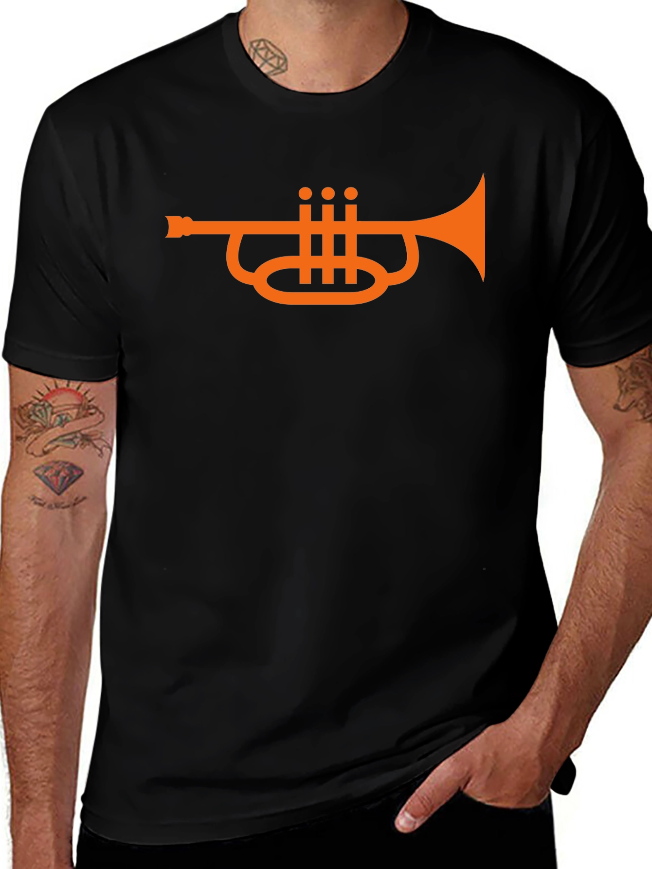 Camiseta Negra con Diseño de Trompeta Naranja