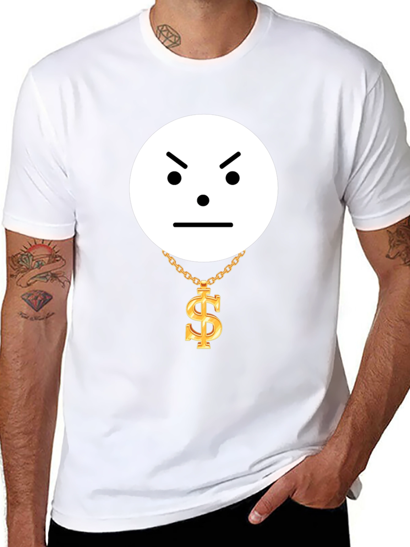 Camiseta Negra Cara Enojada con Collar de Dólar
