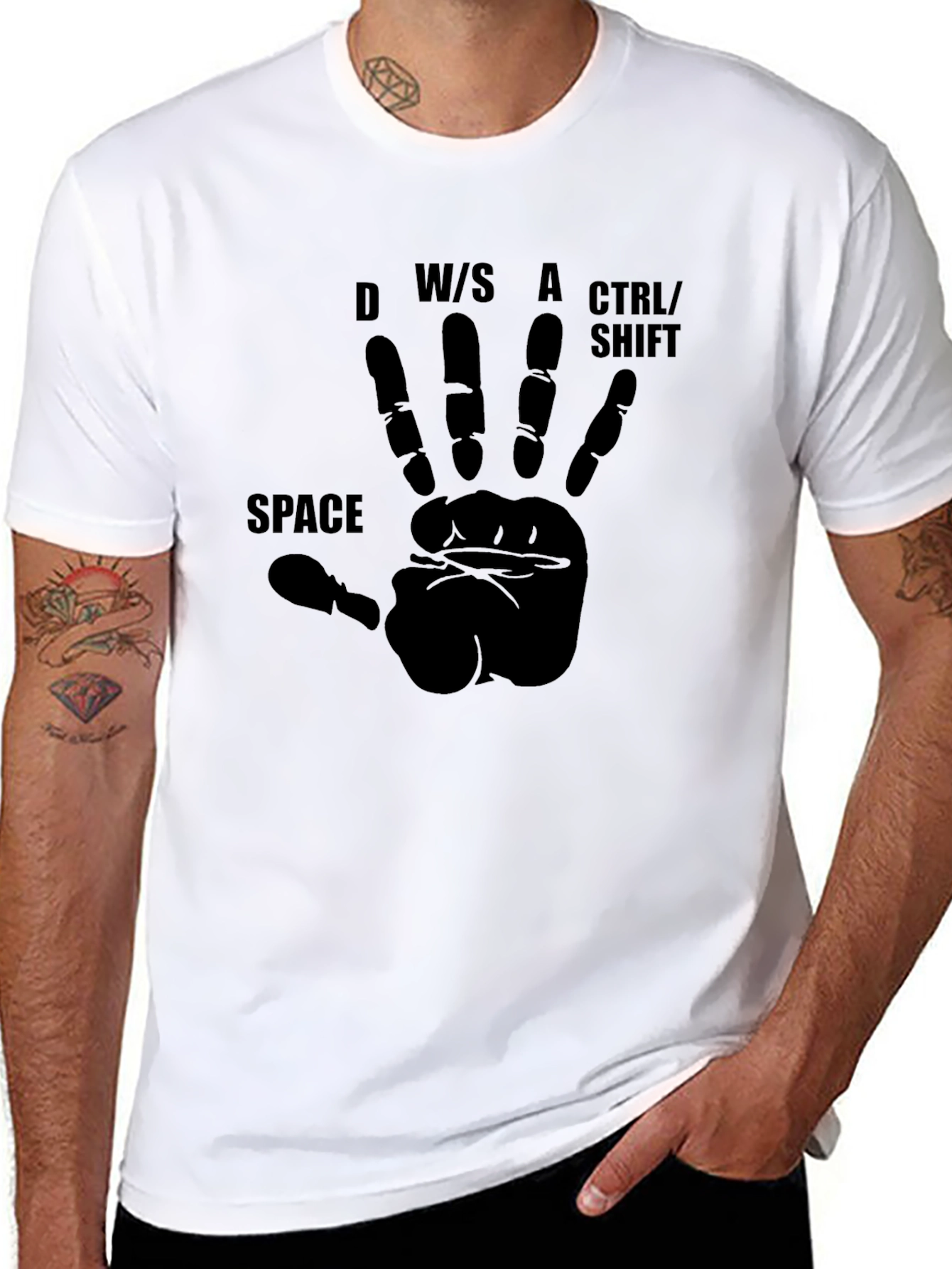 Camiseta Negra Gamer: ¡Controla con una Mano!