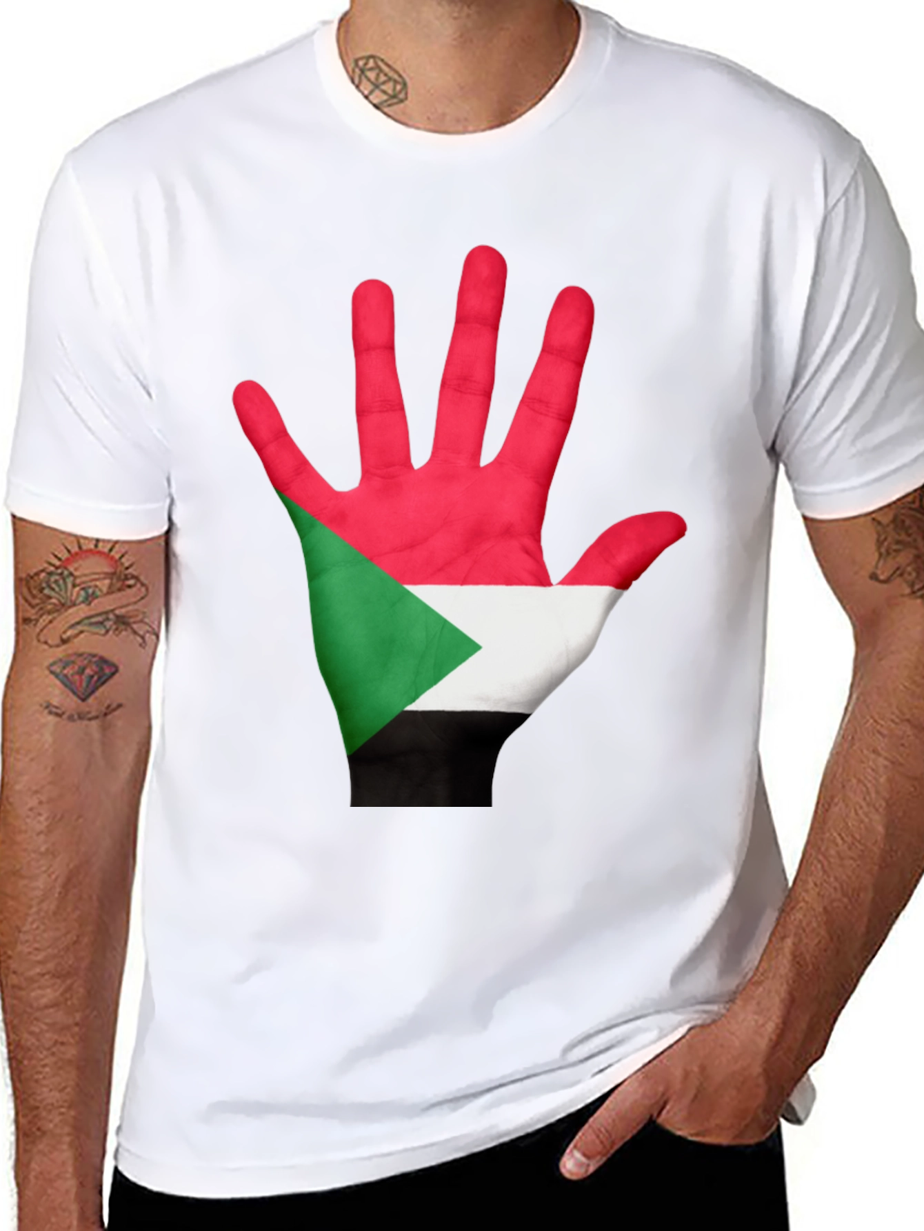 Camiseta Negra con Mano Bandera Sudán