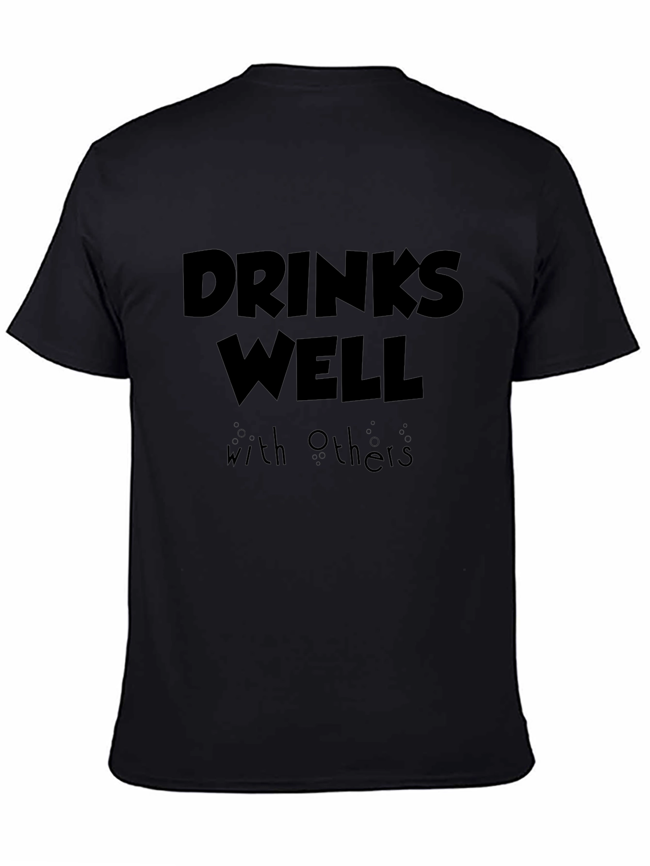 Camiseta Negra: Drinks Well With Others