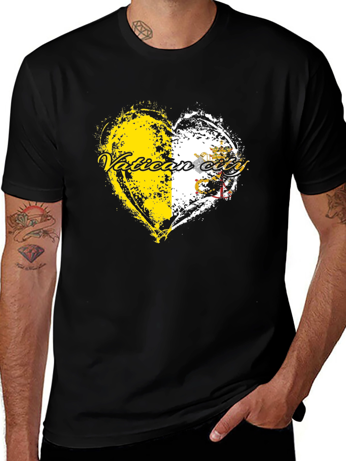 Camiseta Negra con Corazón Vaticano