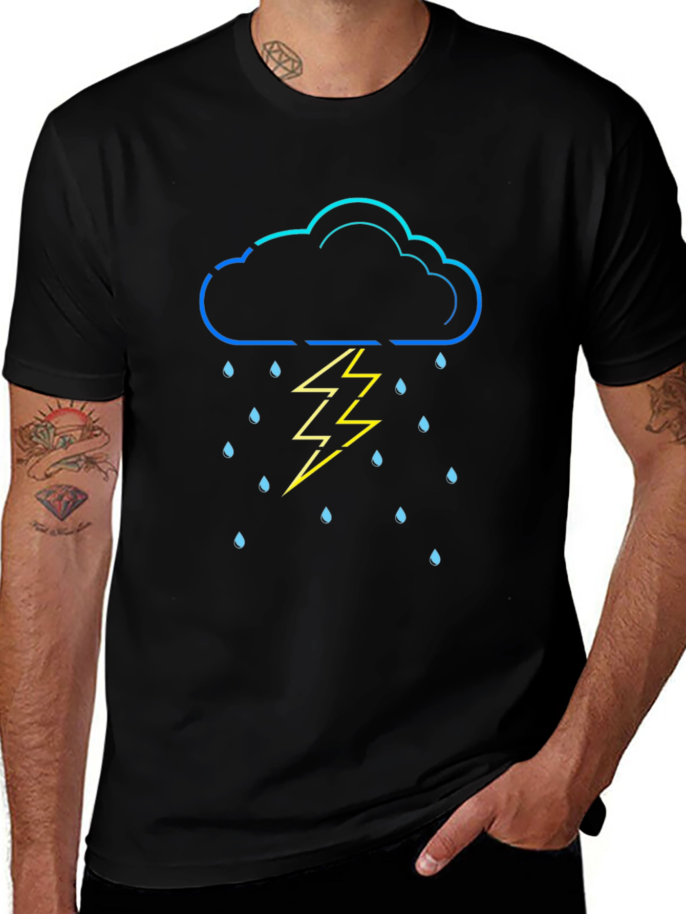 Camiseta Negra con Diseño de Nube y Rayo