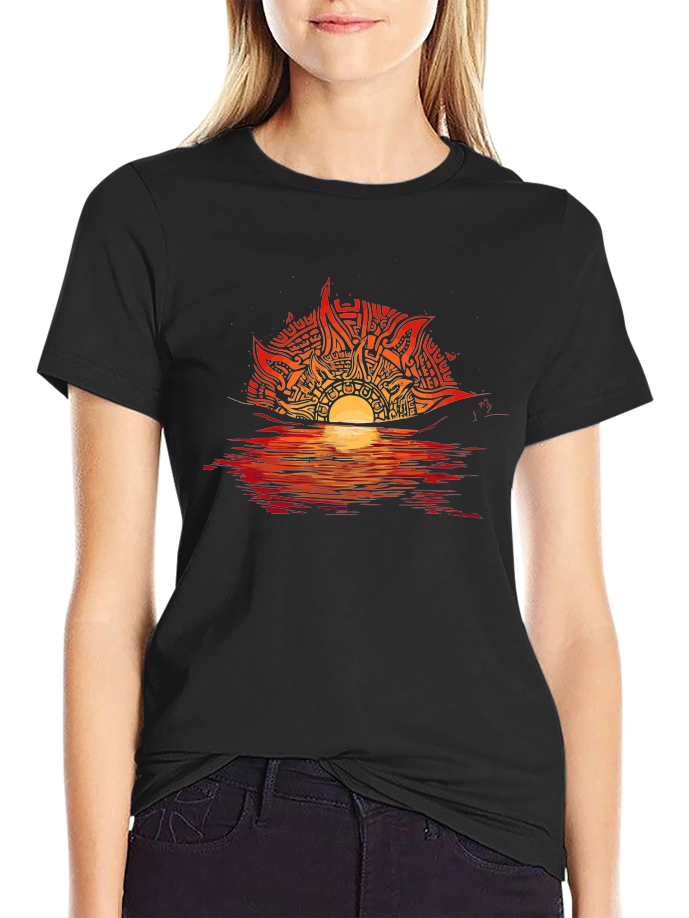 Camiseta Negra con Diseño de Sol Abstracto en Atardecer
