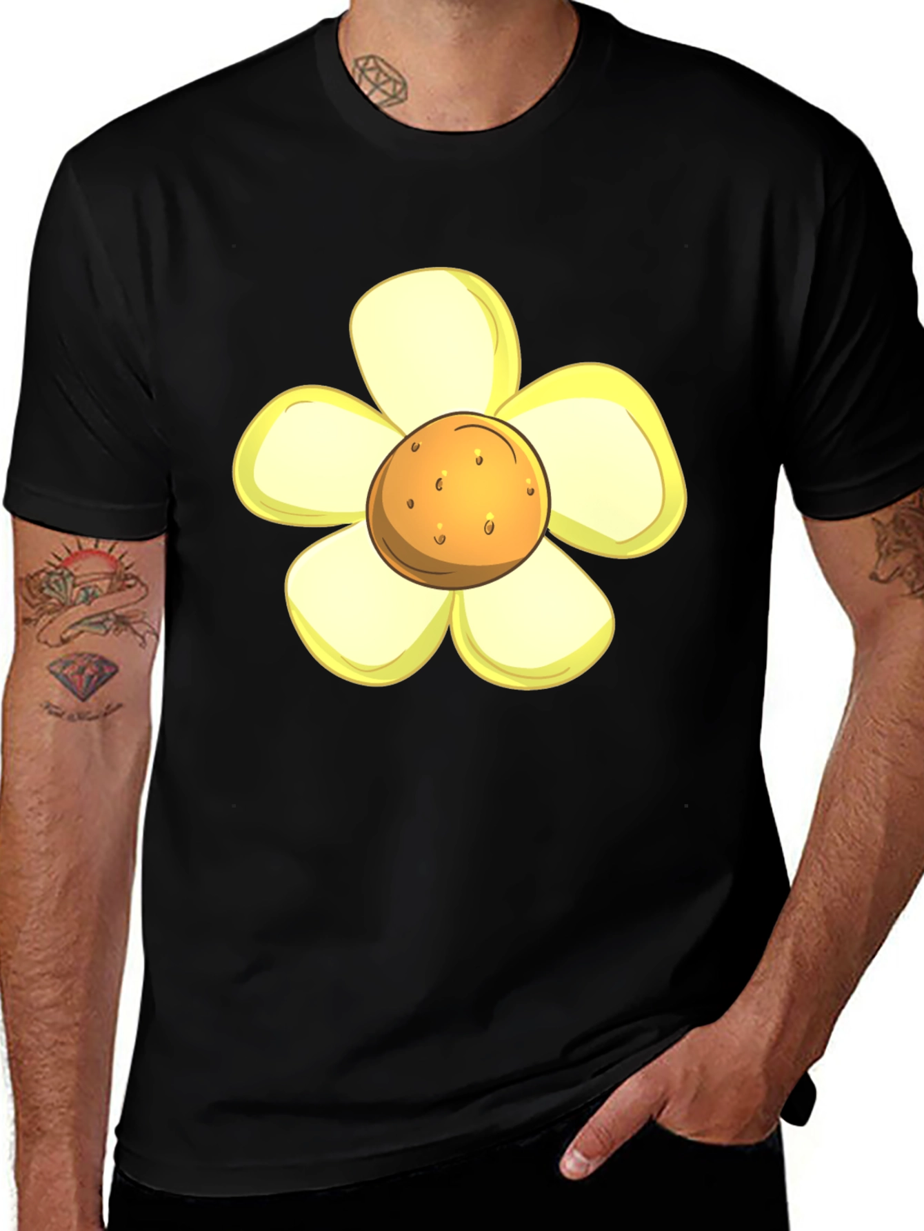 Camiseta Negra con Diseño de Flor Amarilla