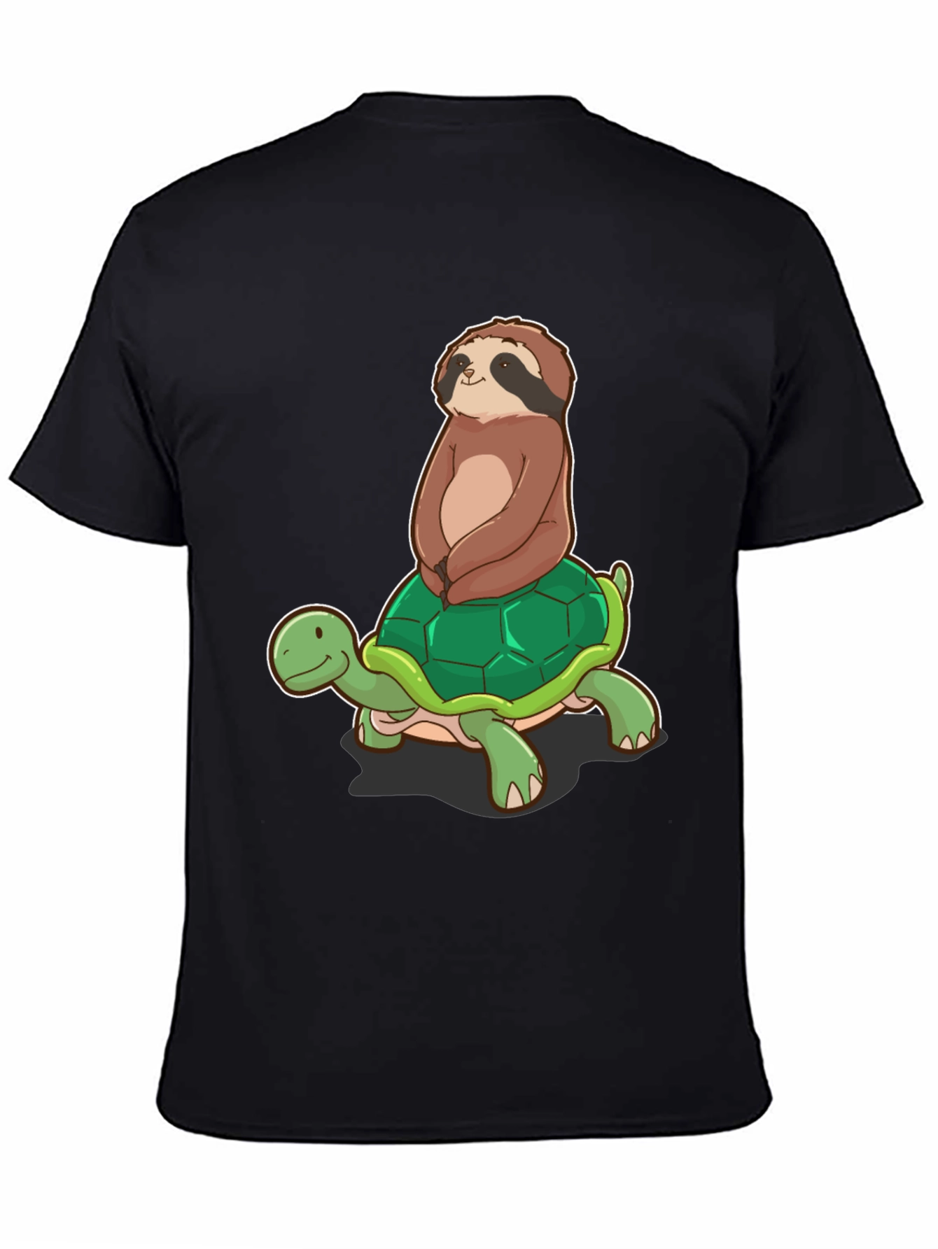 Camiseta Negra con Diseño de Perezoso en Tortuga