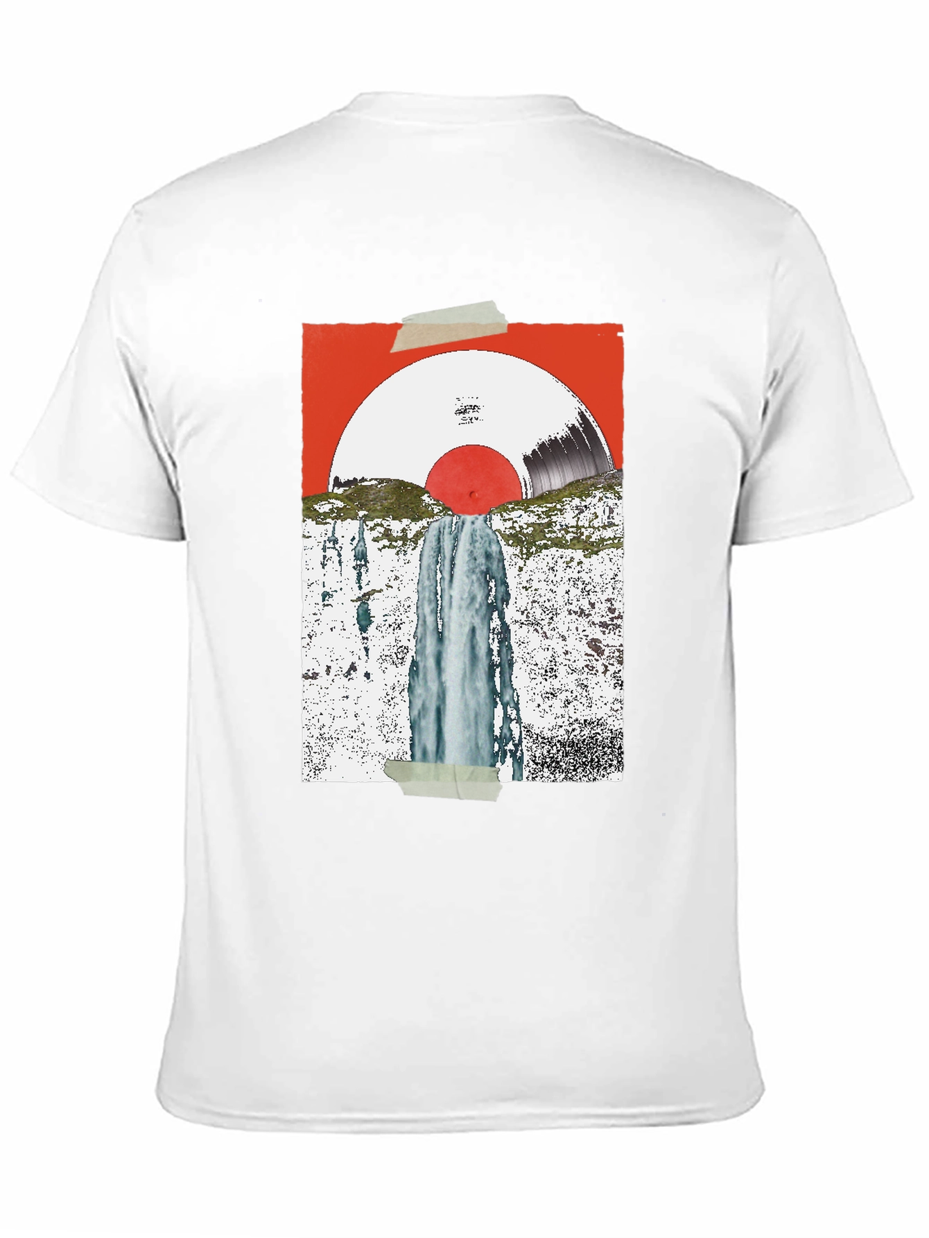 Camiseta Negra con Diseño Abstracto de Vinilo y Cascada