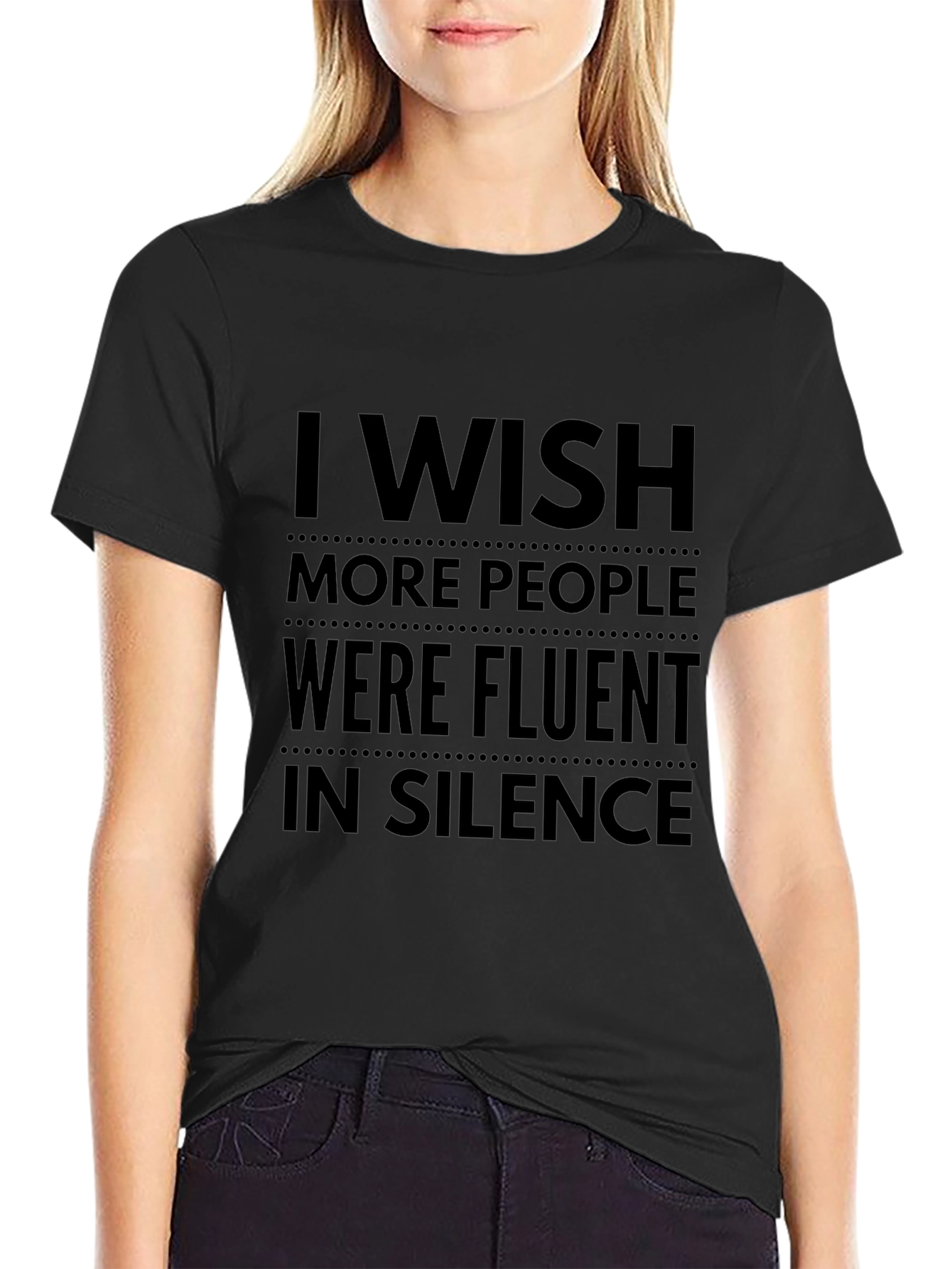 Camiseta Negra: Fluidez en el Silencio