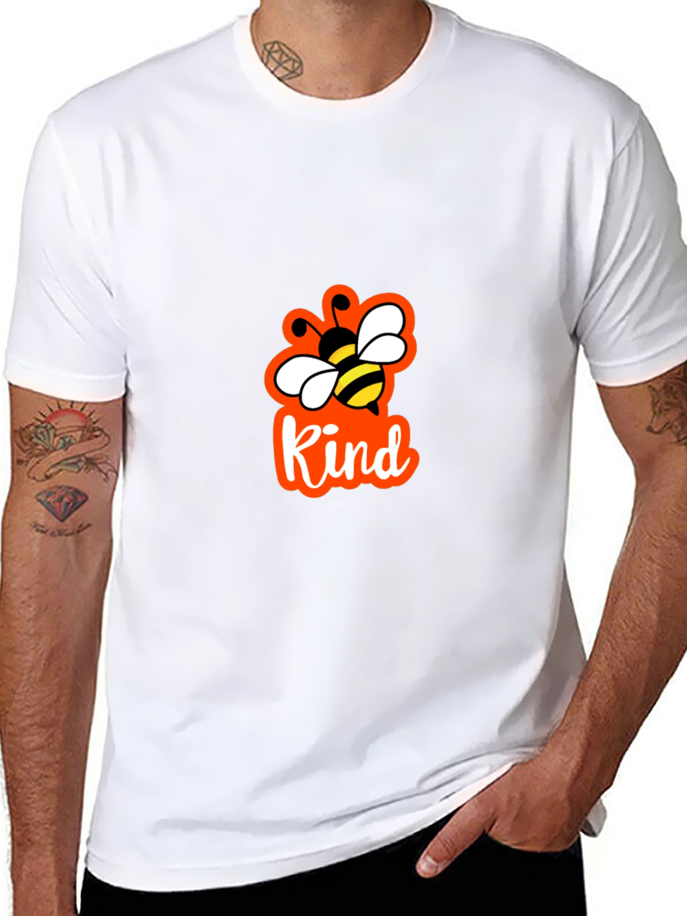 Camiseta Negra con Abeja y Letras Kind