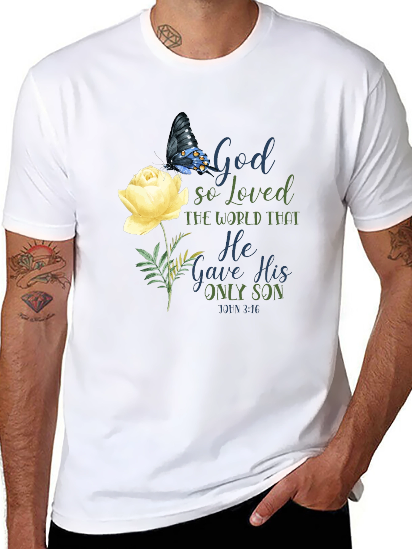 Camiseta Negra con Diseño Floral y Mensaje Religioso