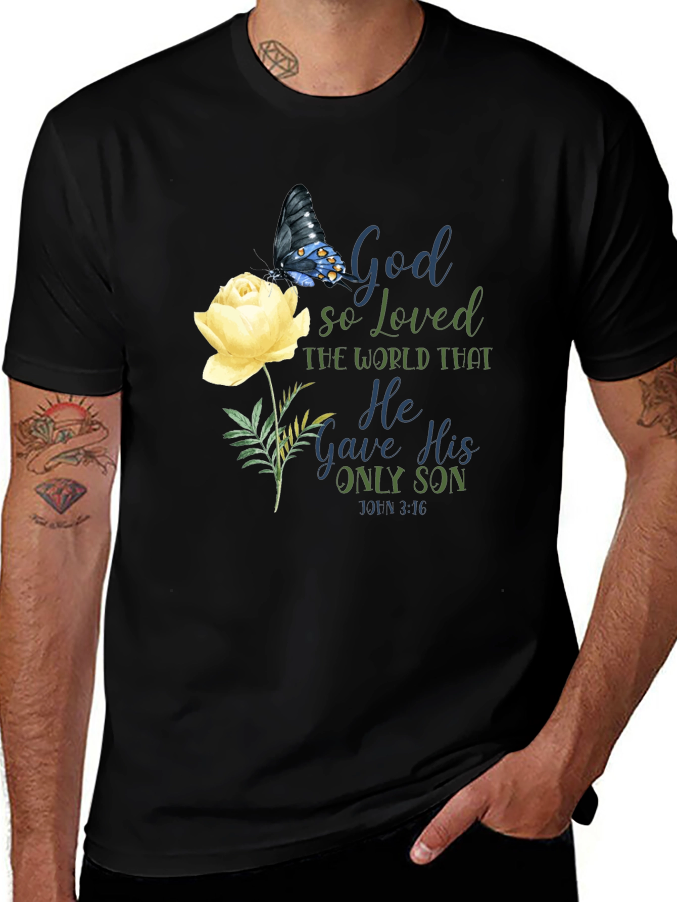 Camiseta Negra con Diseño Floral y Mensaje Religioso