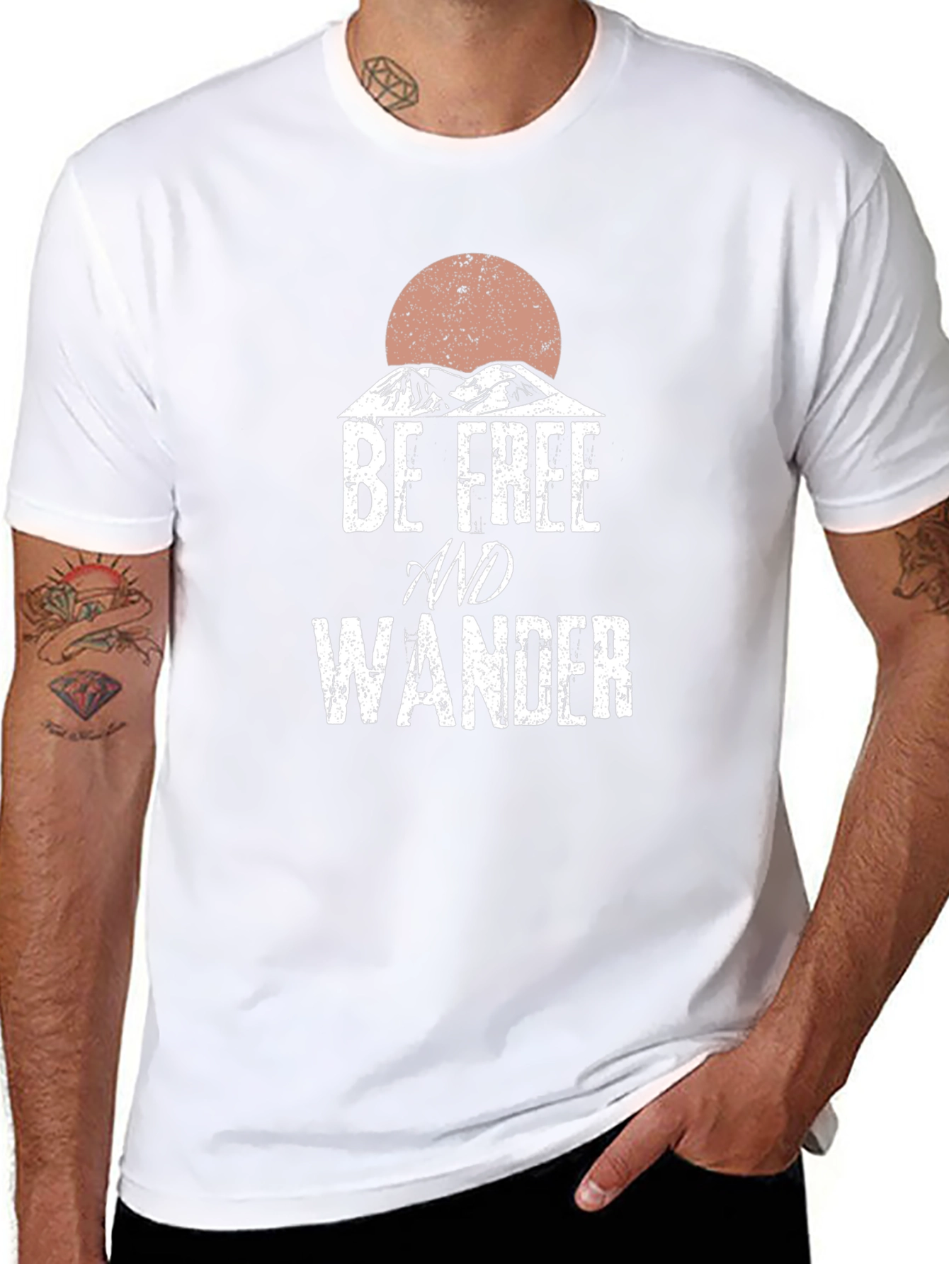 Camiseta Negra Be Free and Wander para Aventureros