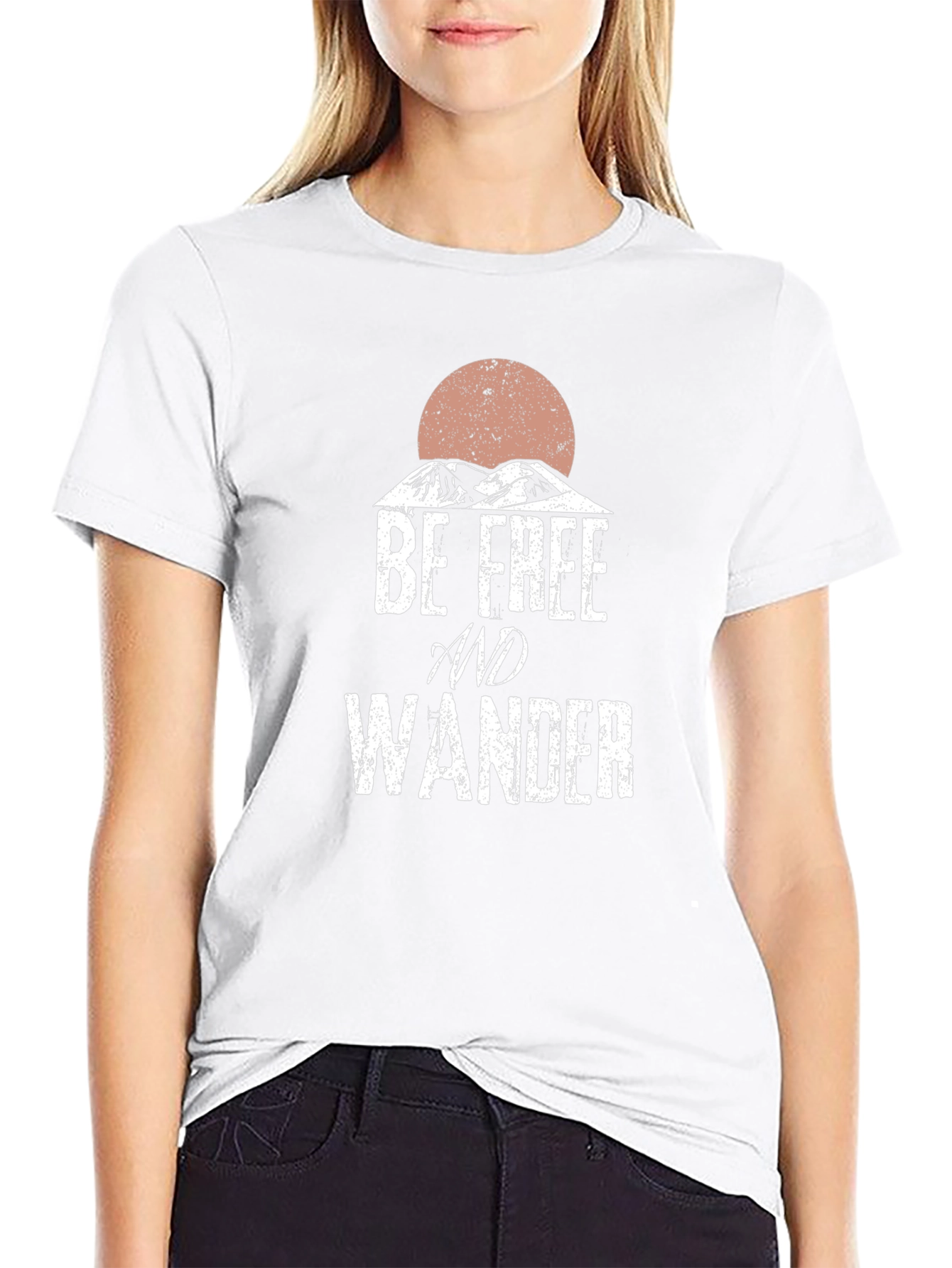 Camiseta Negra Be Free and Wander para Aventureros