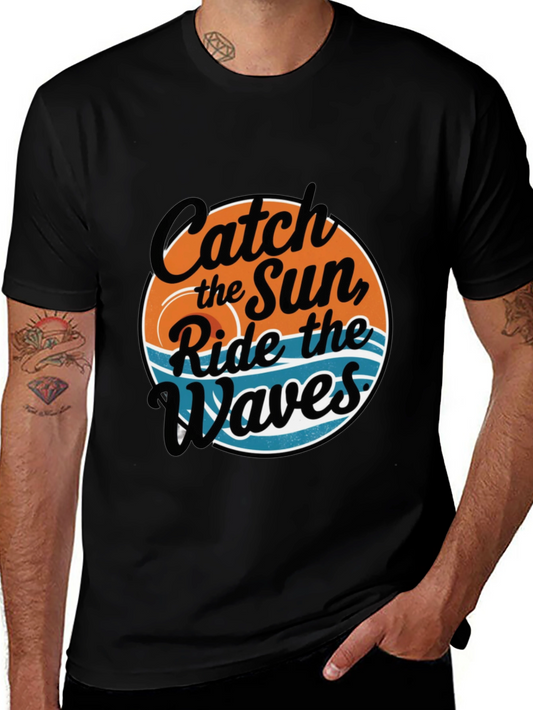 Camiseta Negra Estampada: Atrapa el Sol Surfea las Olas