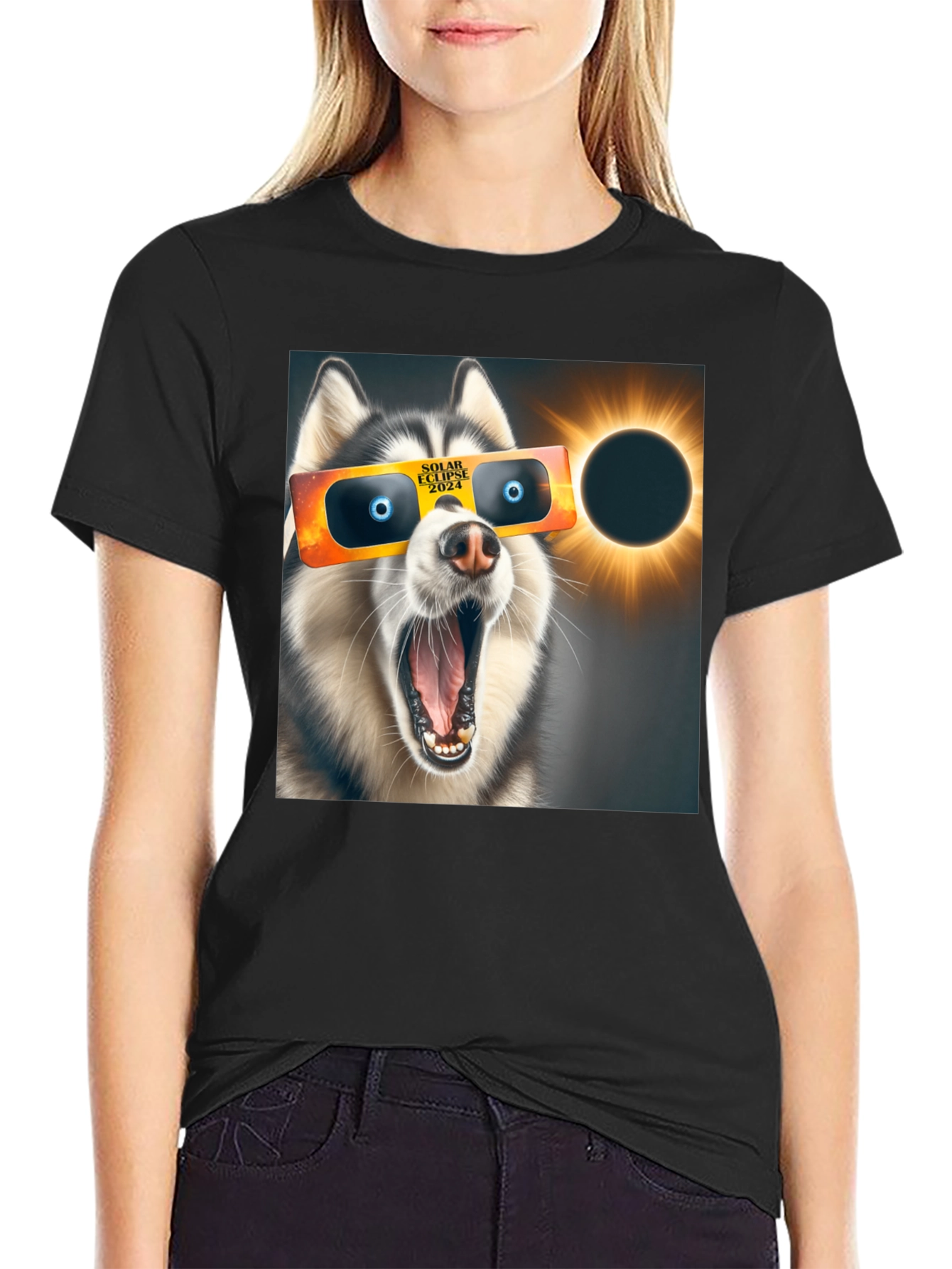 Camiseta Negra con Diseño de Eclipse Solar Canino