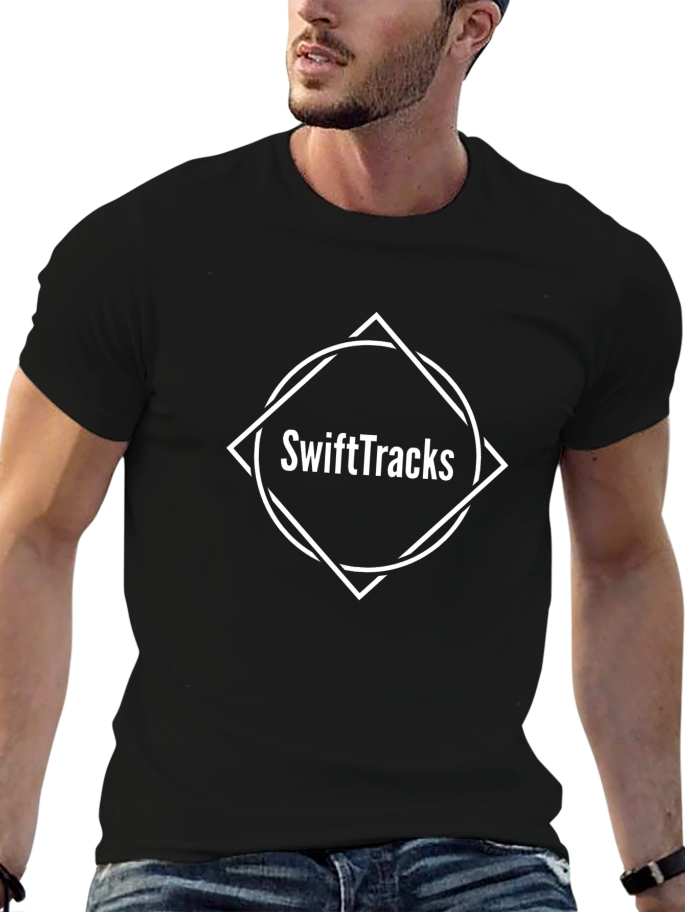 Camiseta Negra SwiftTracks Diseño Gráfico Moderno