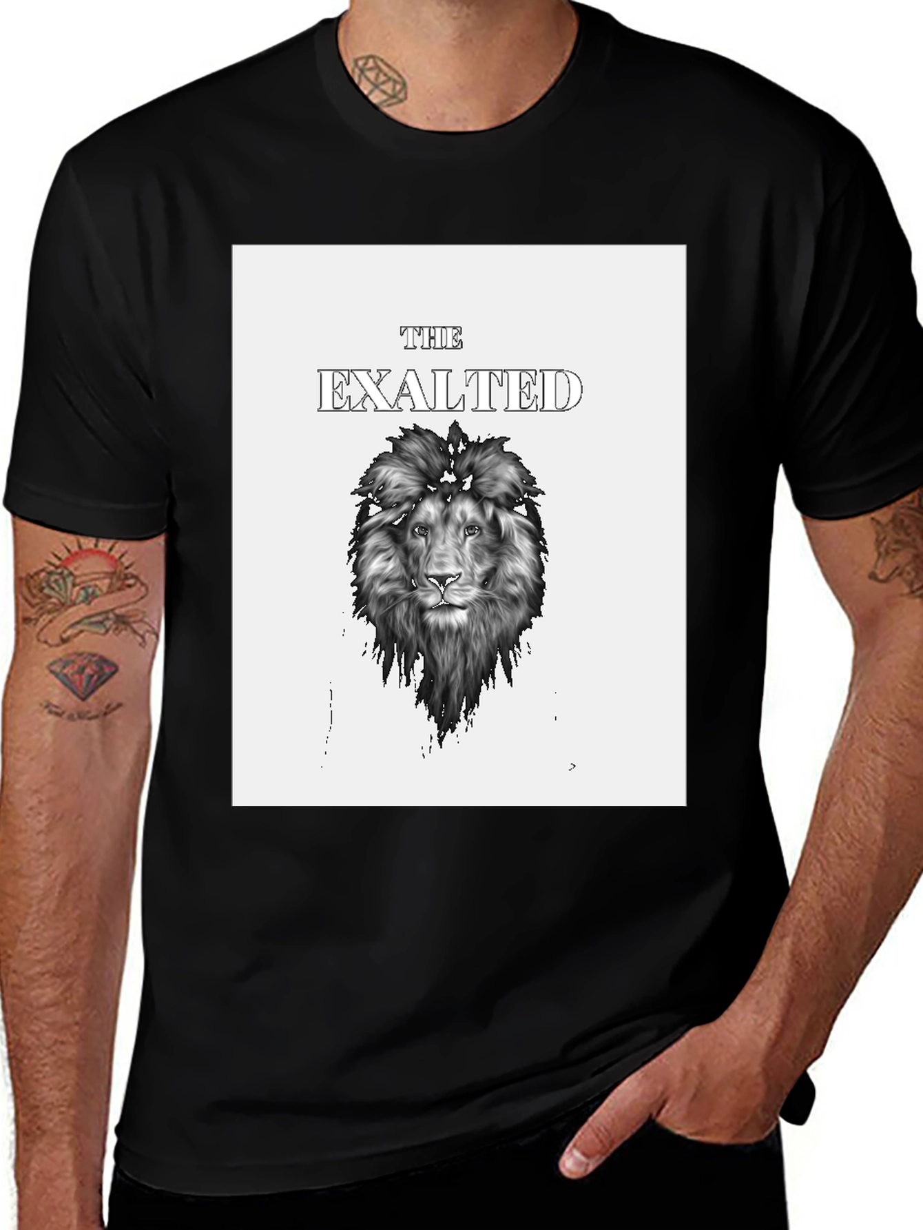 Camiseta Negra con Diseño de León Exalted