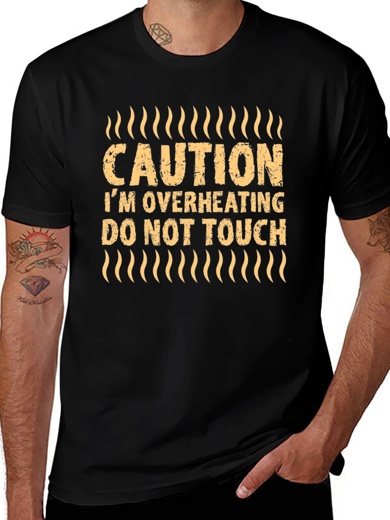 Camiseta Negra con Estampado Caution Im Overheating