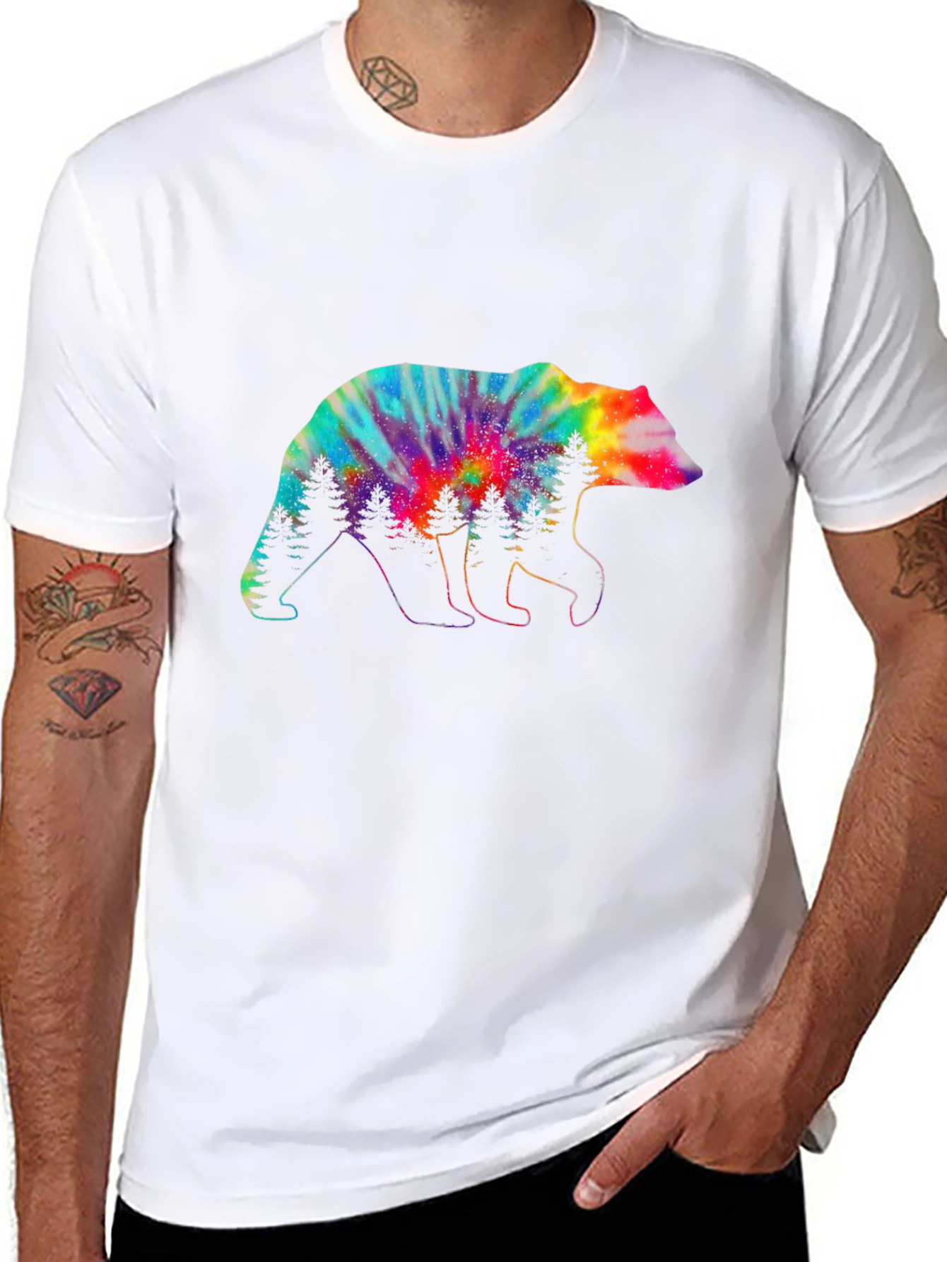 Camiseta Negra con Oso Tie-Dye y Árboles