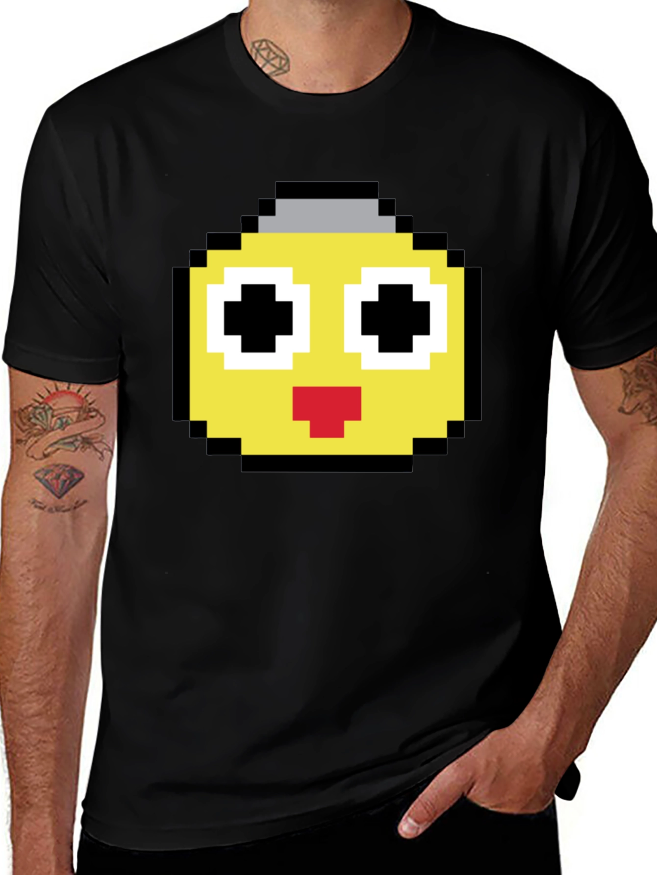Camiseta Negra con Diseño Pixelado Amarillo